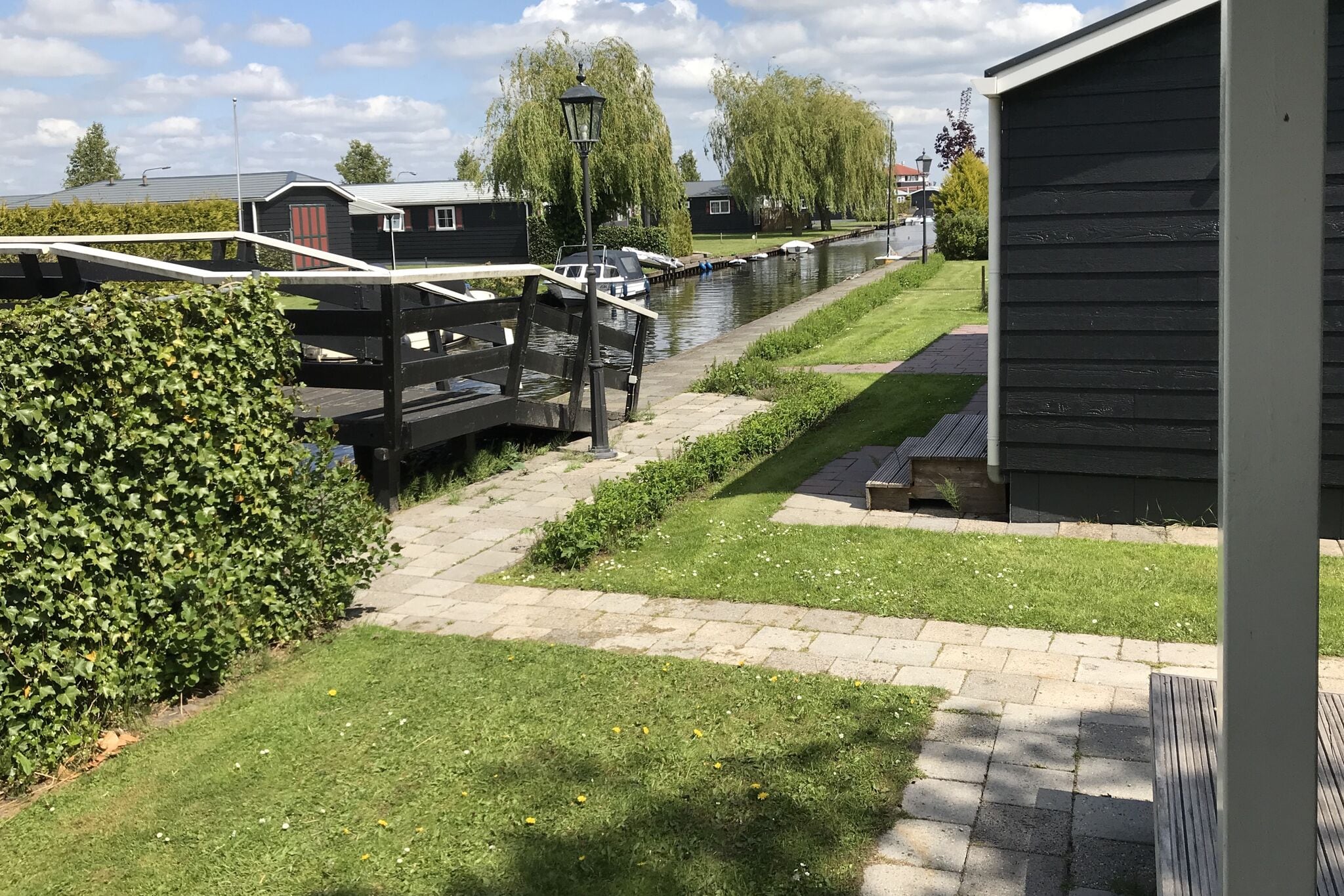 Holiday home with terrace in Giethoorn