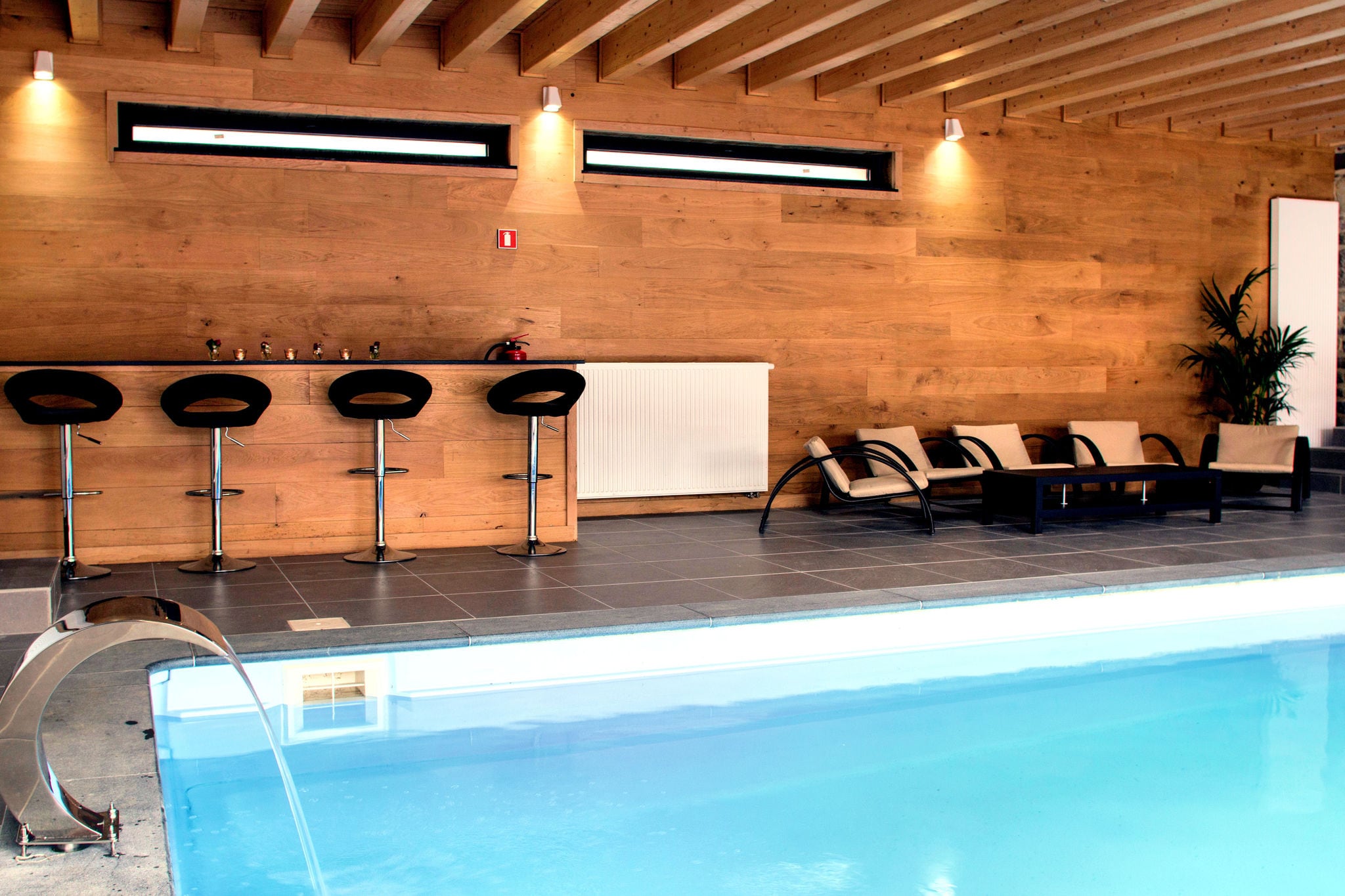 Authentiek vakantiehuis in Walk met verwarmd binnenzwembad