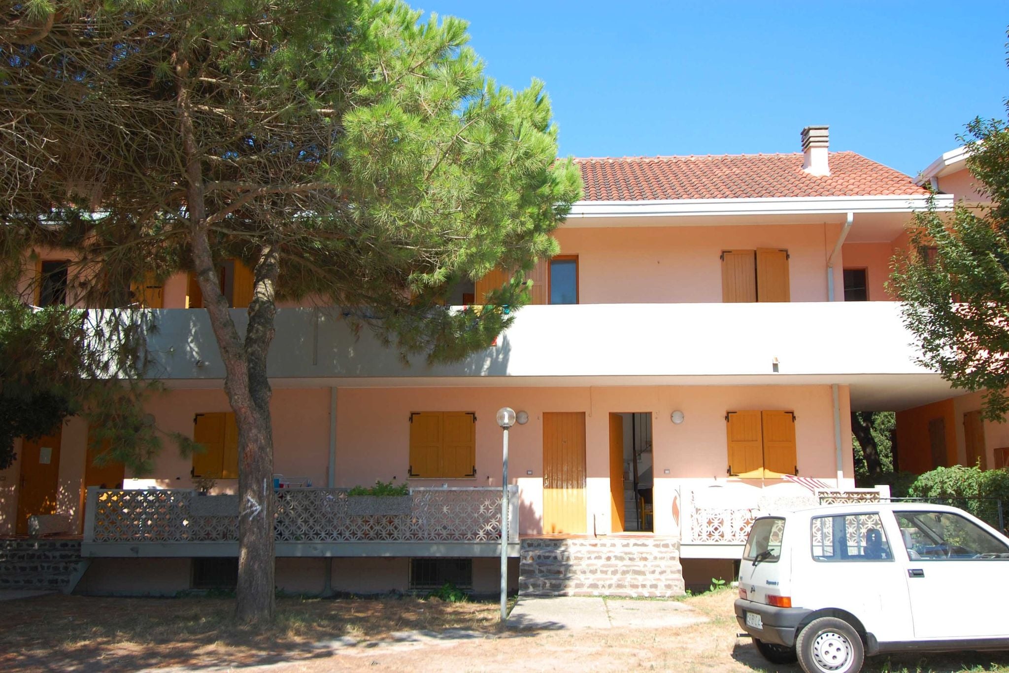 Praktisch appartement in Rosolina Mare met terras
