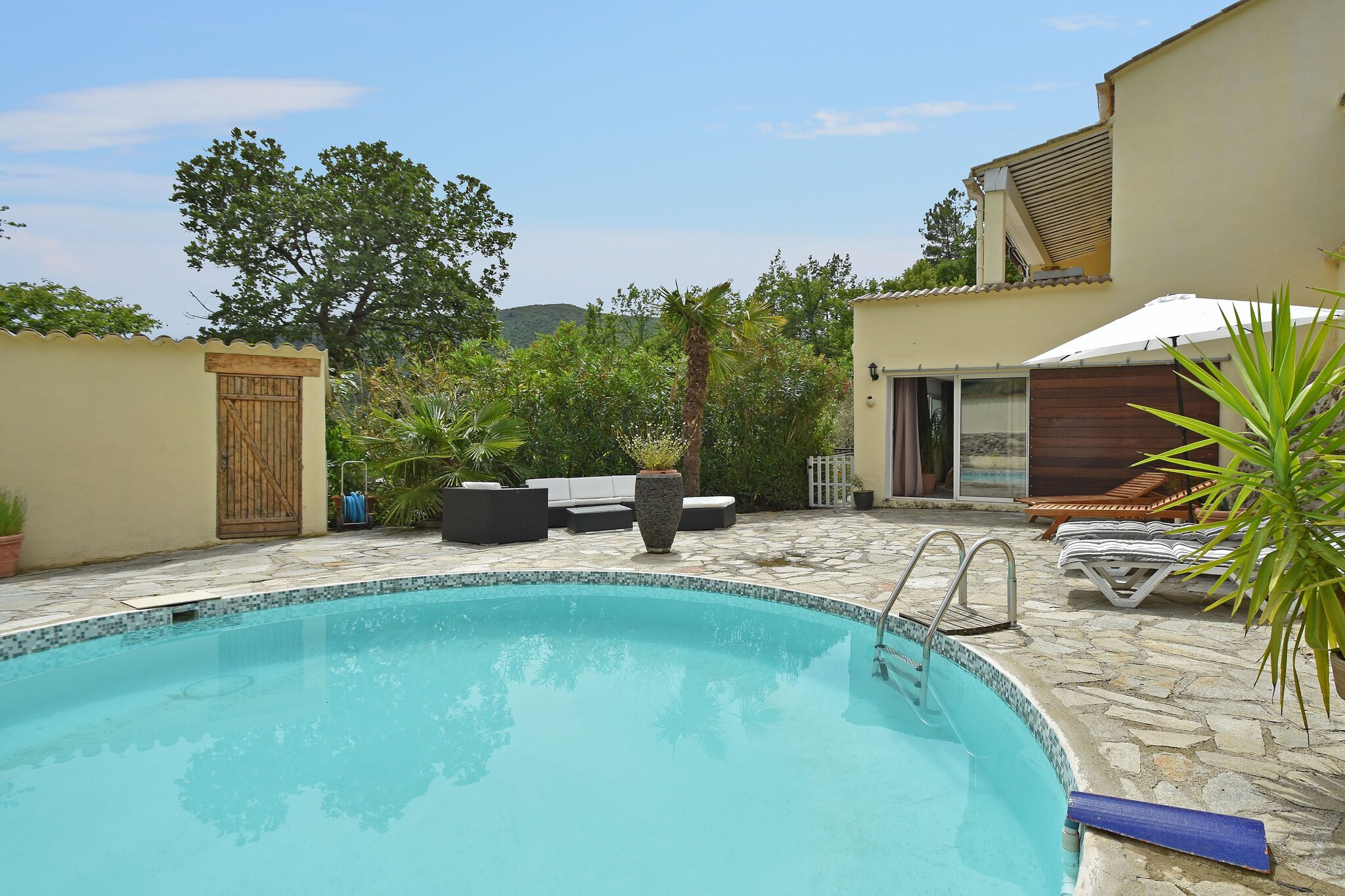 Spacious Villa with Private Pool in Molières-sur-Cèze