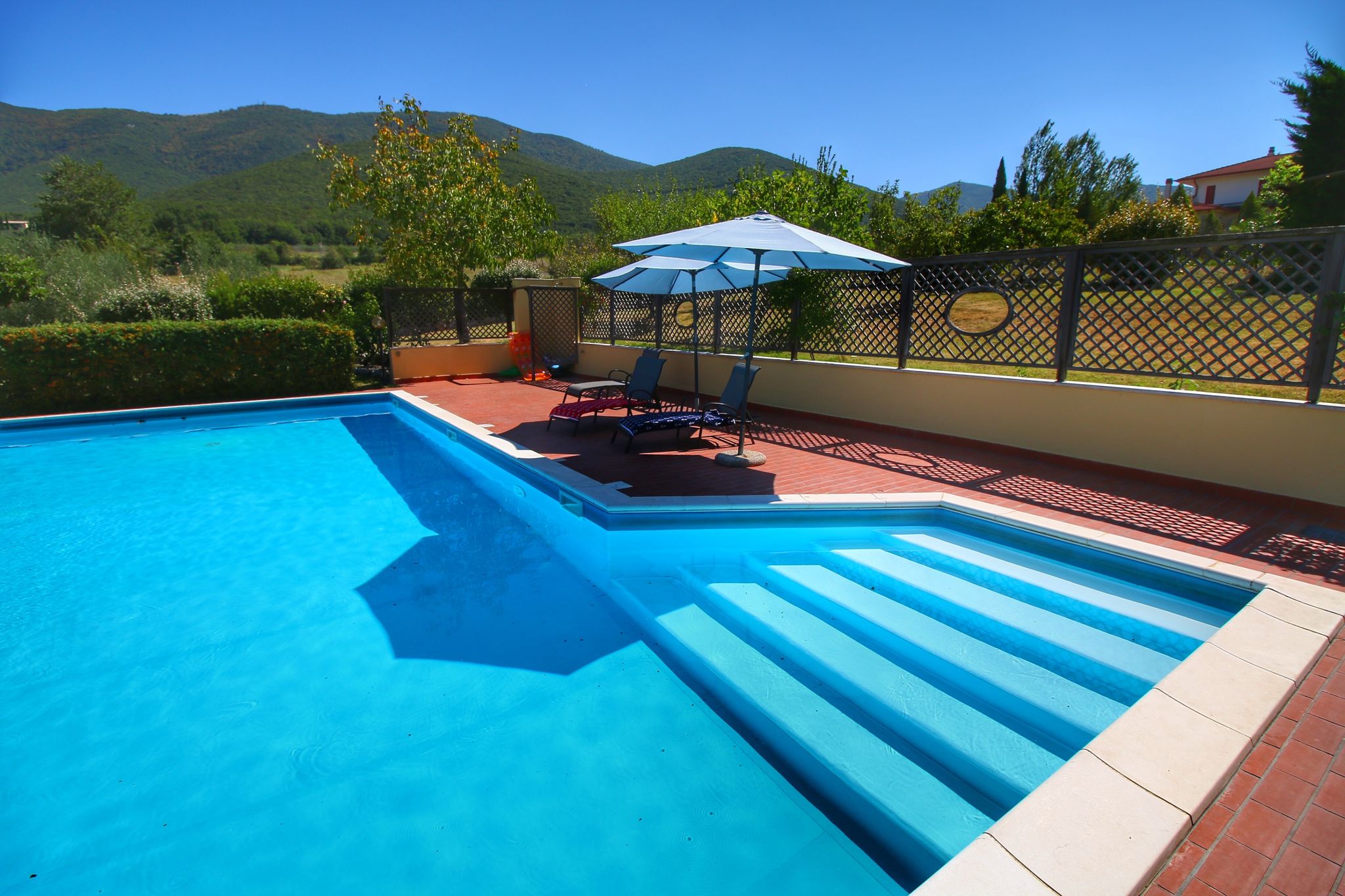 Villa met privé zwembad in de heuvels, mooi uitzicht en prachtige natuur