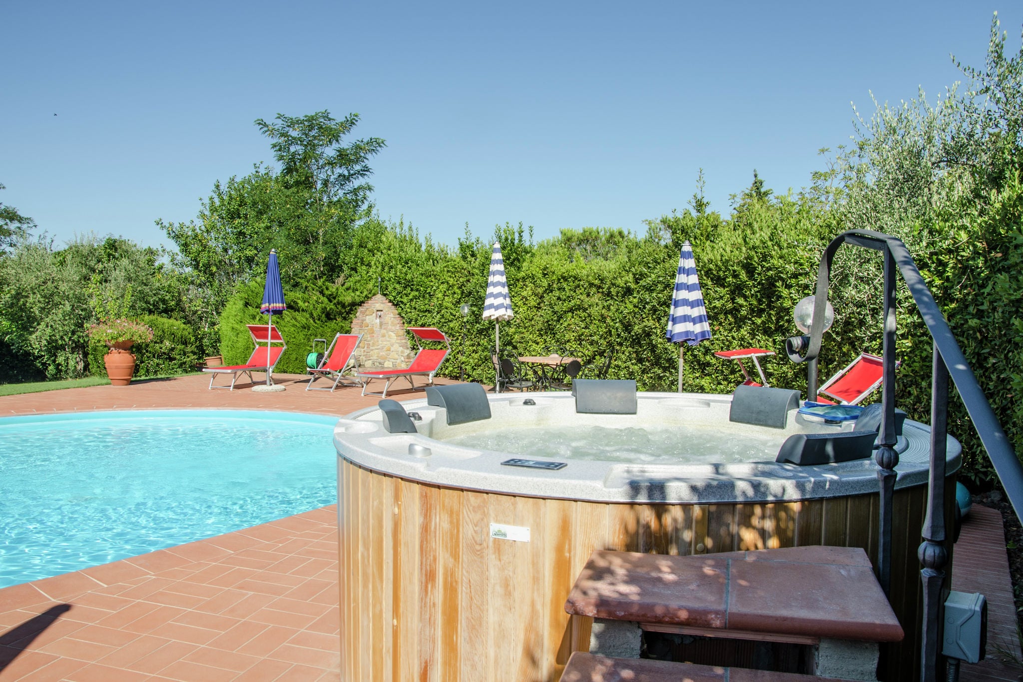 Modernes Ferienhaus in Alberi mit privatem Pool
