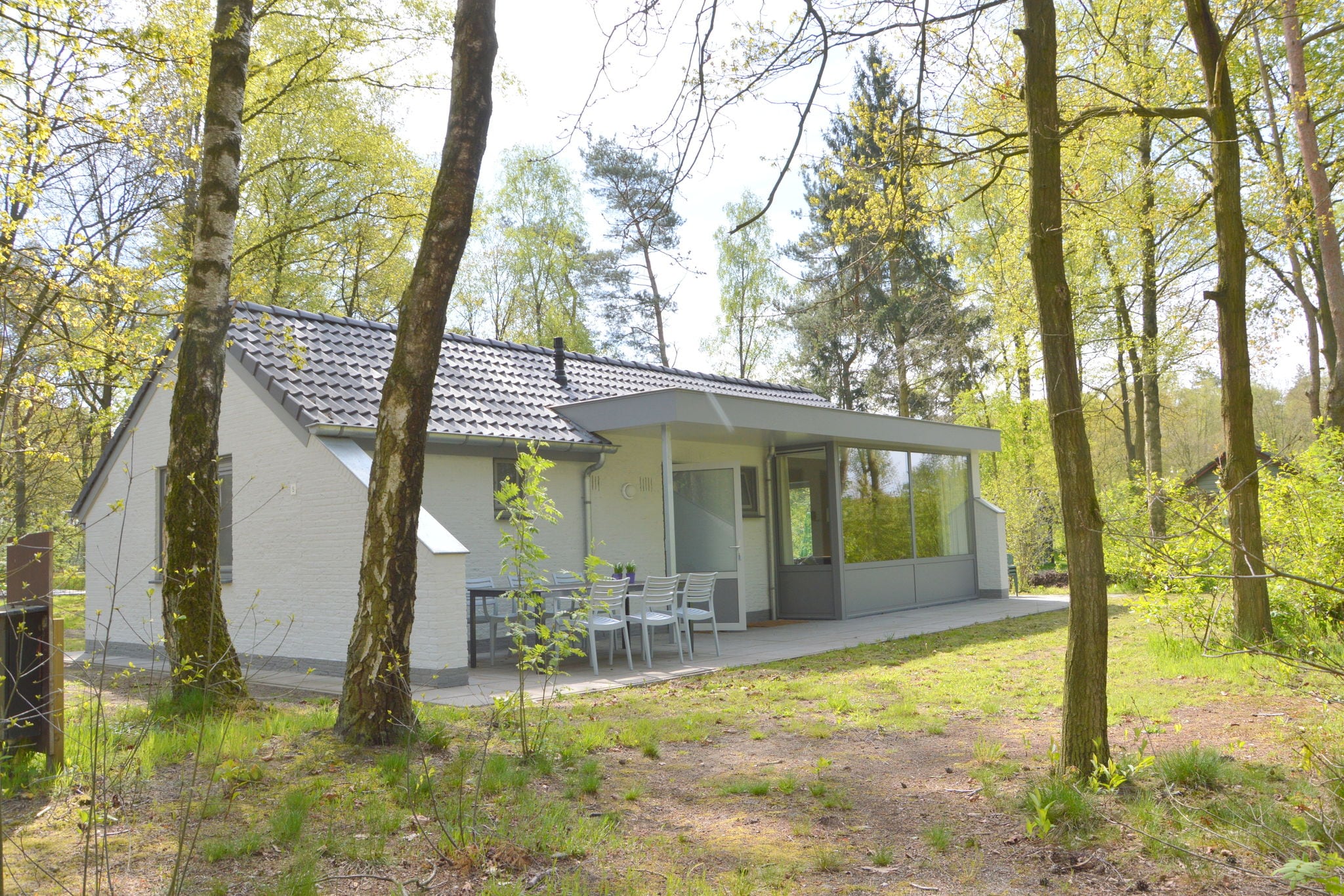 Hoogwaardig geheel vrijstaande bungalow op een klein  natuurrijk vakantiepark
