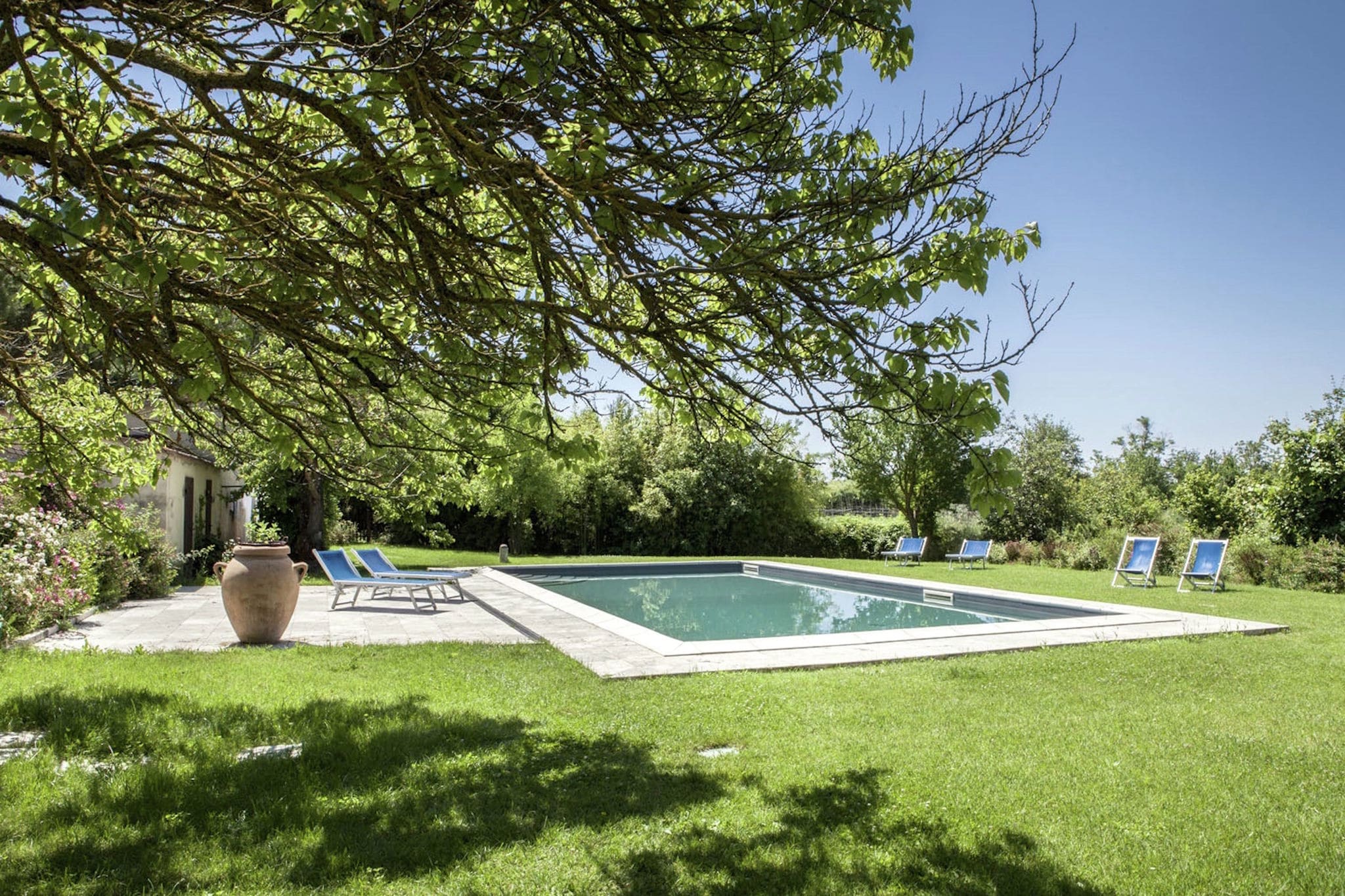 Moderne boerderij in Asciano, Italië met zwembad