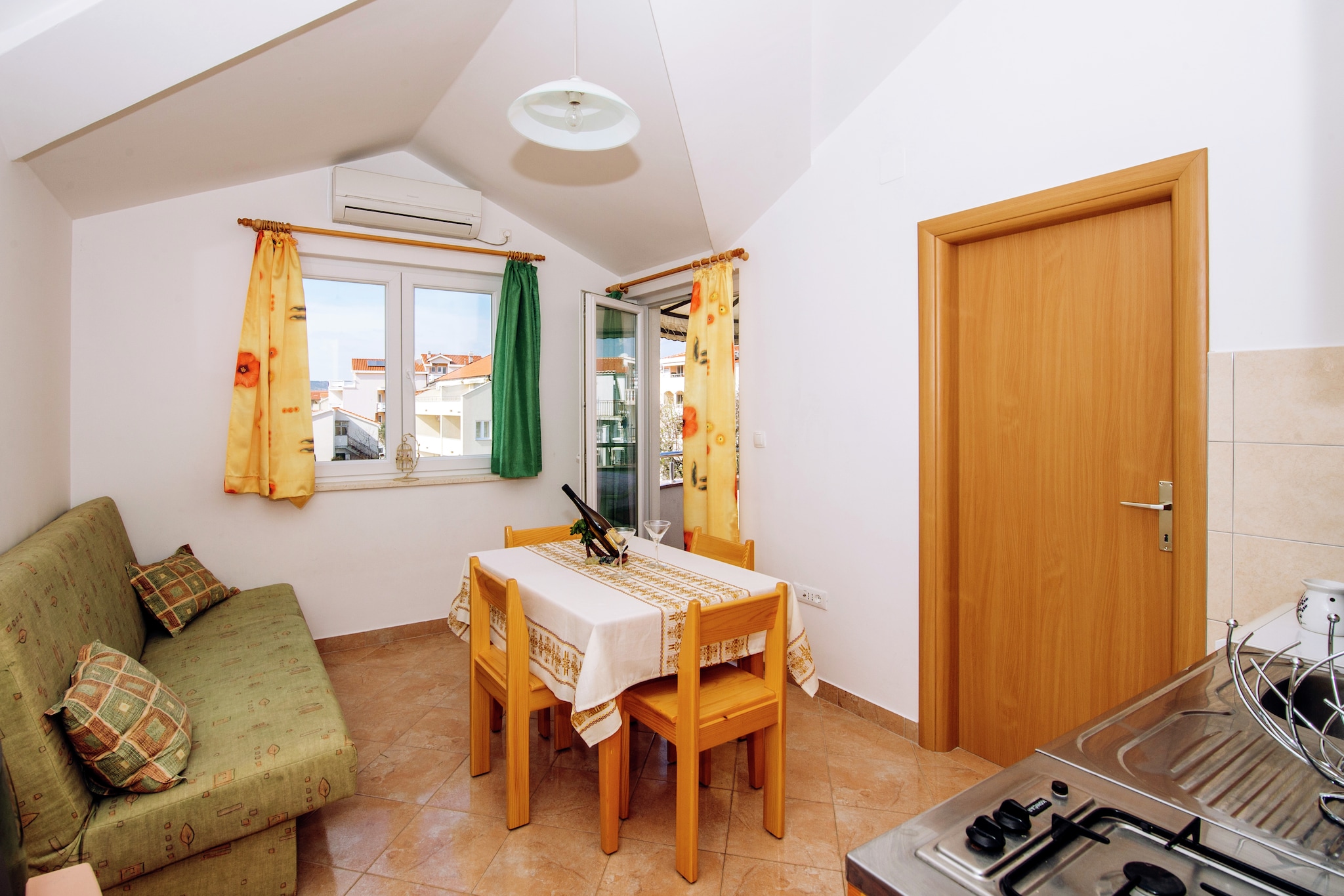 Sea side apartment Moretti - Eetkamer