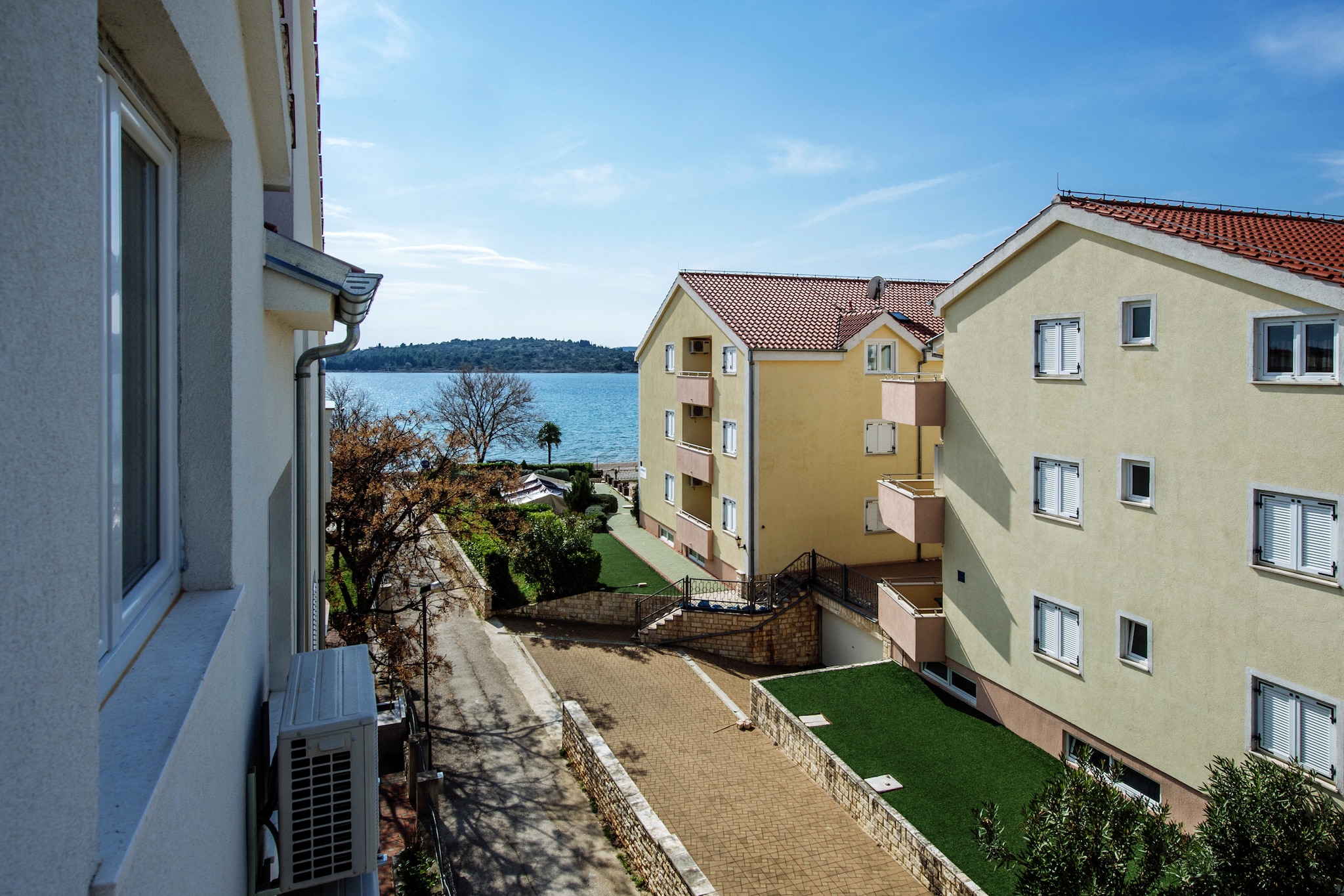 Sea side apartment Moretti - Uitzicht zomer