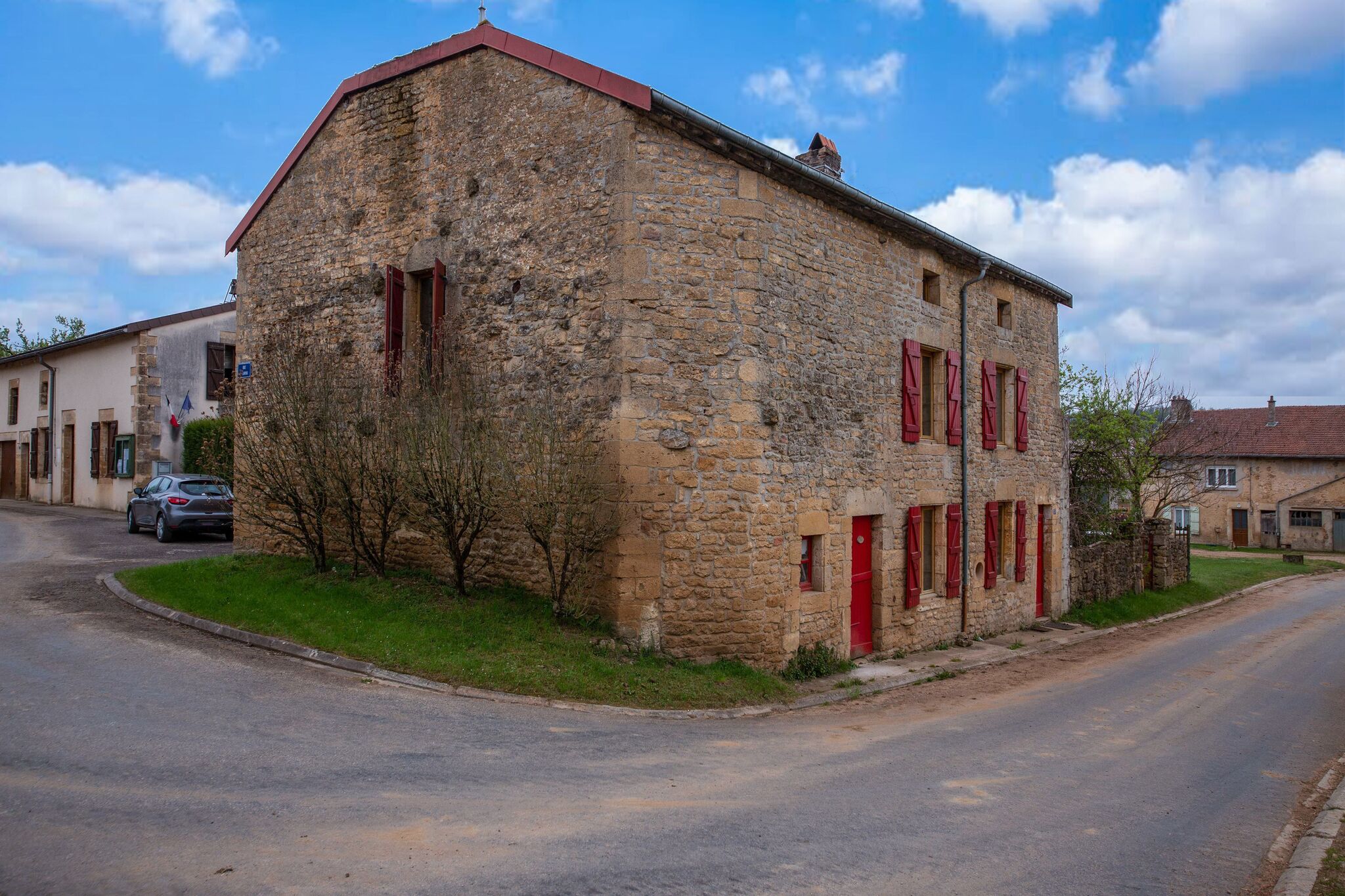 Serene Farmhouse in Autréville-Saint-Lambert with Garden