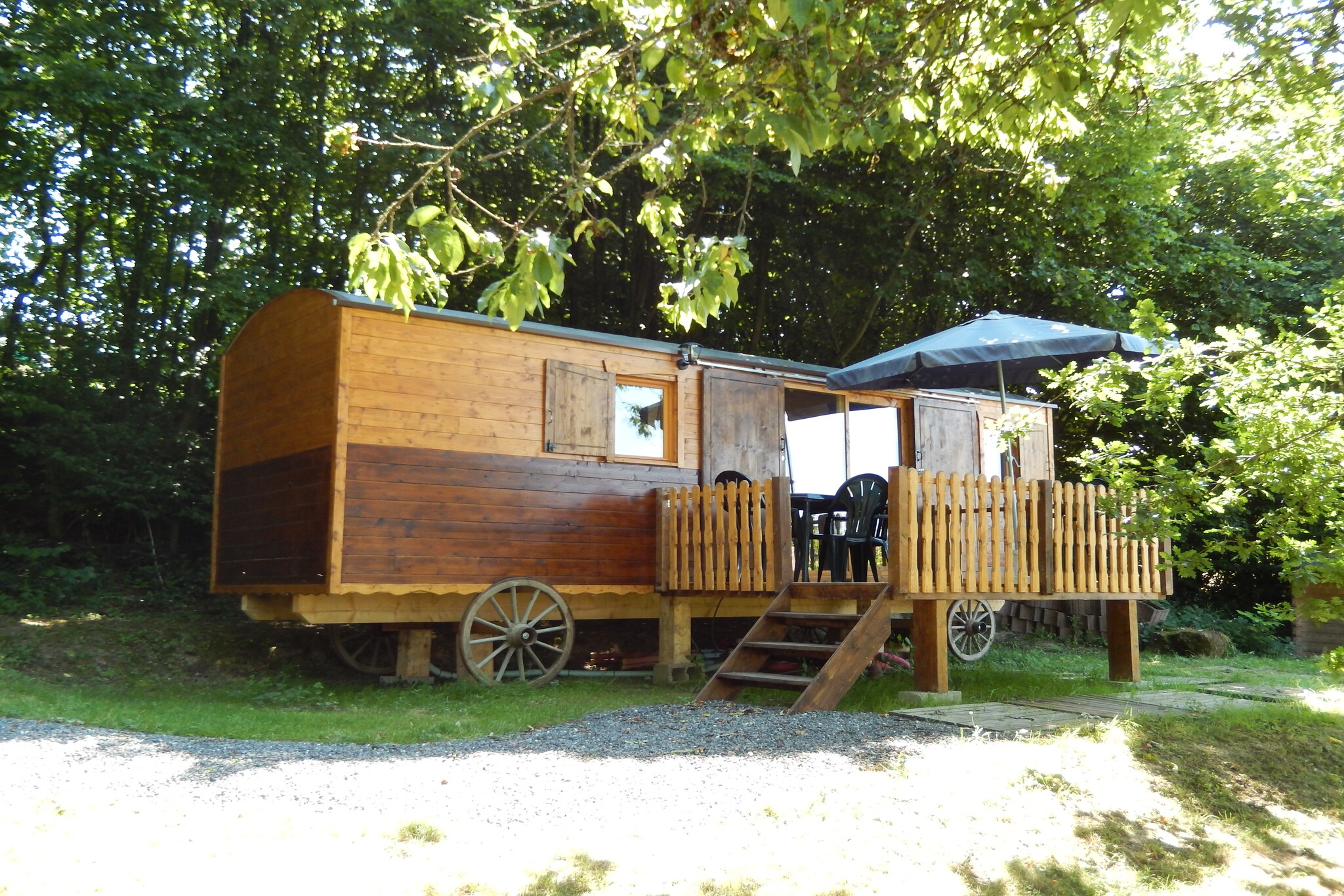 This cozy house is located on the edge of of St. Johann, has 1 bedroom, and can host up to 3 people. There's a balcony here, a garden shared with guests where you can relax at, and free WiFi connectivity at this holiday home. You can bring your kids here and a children's bed is available at the property.
You can go cross country skiing nearby, and the ski lifts and buses are barely a 100 m-walk away. The town centre is just 1 km far and there is a public indoor swimming within 1.5 km from this property. Restaurants and nightlife can be enjoyed here following a short walk from this house.
This vacation home has central heating, parking facility, kitchen, and a living room with satellite TV and sofa bed.