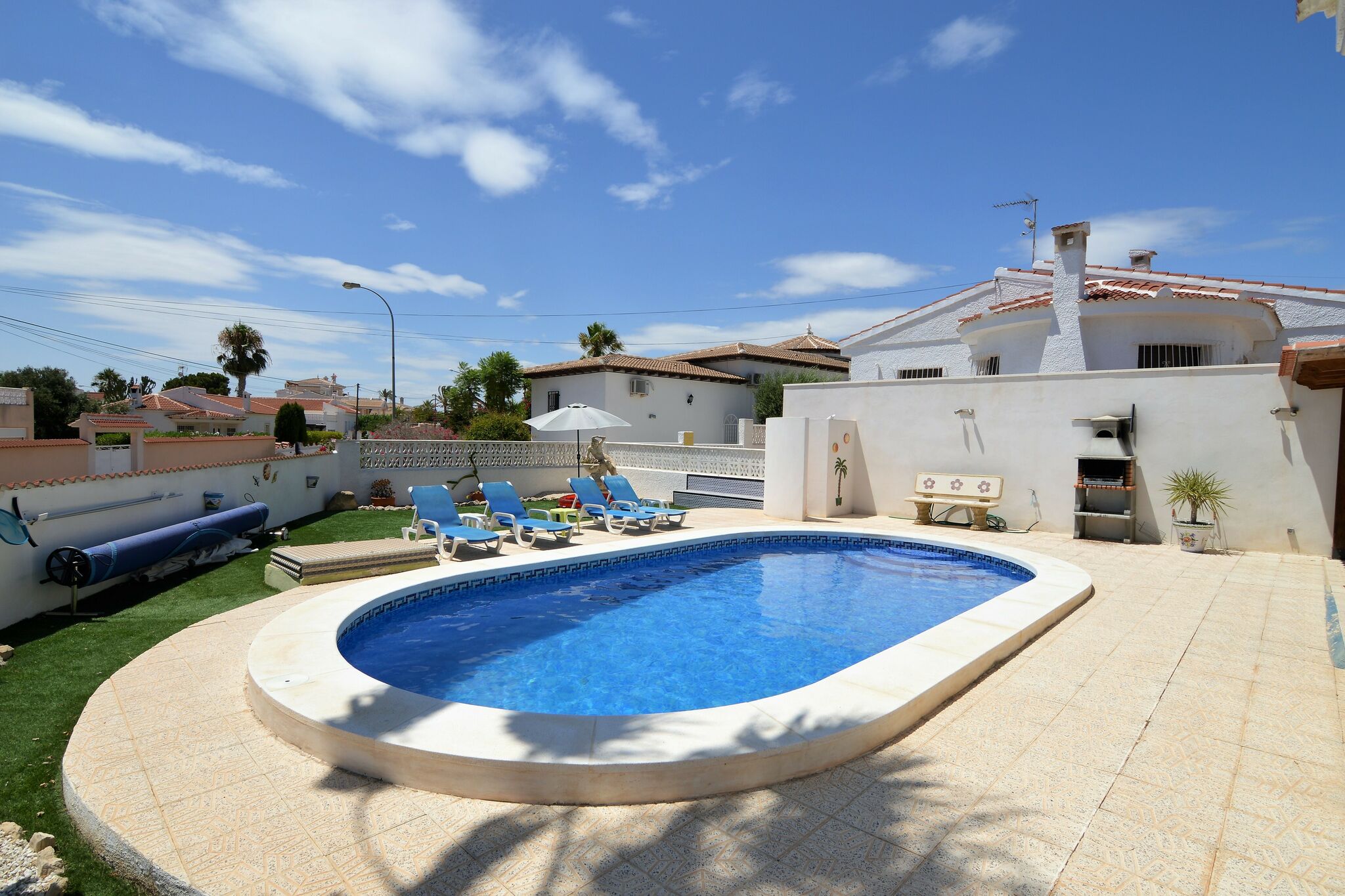 Villa with private swimming pool in Queseda