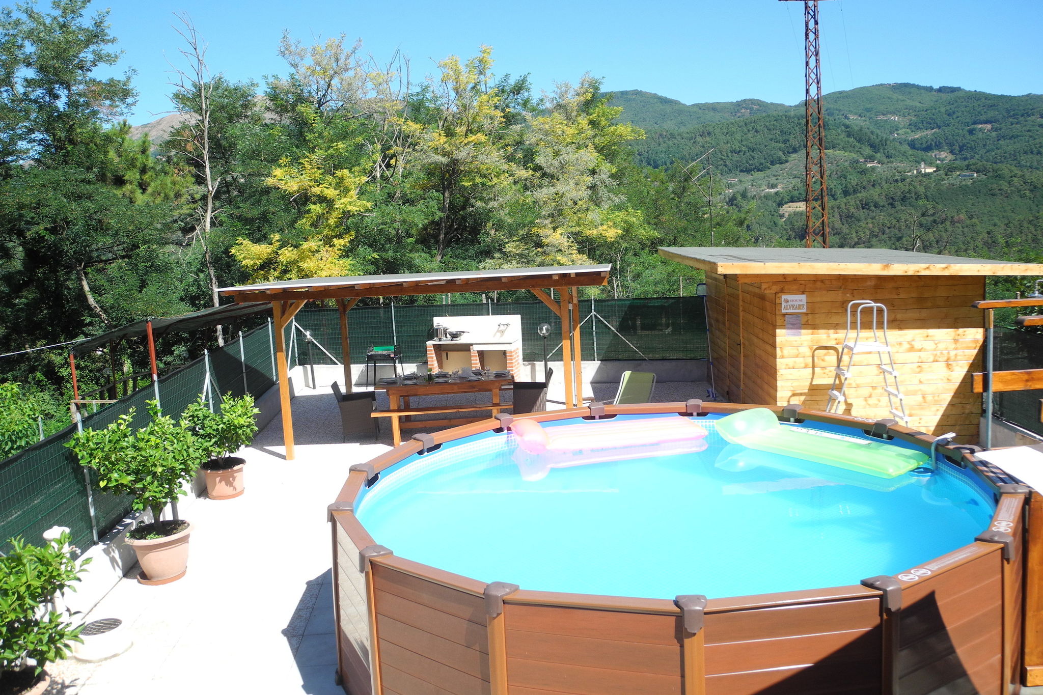 Organisch vakantiehuis in Lucca met een zwembad