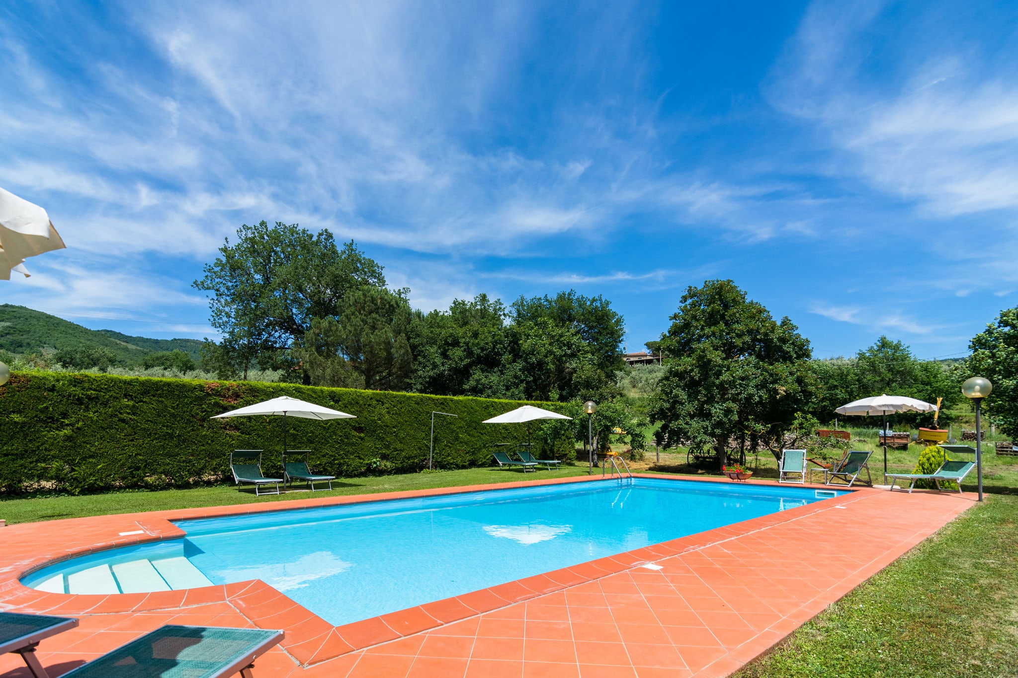 Agritourisme avec grand jardin, terrasse privée, piscine panoramique et vins biologiques