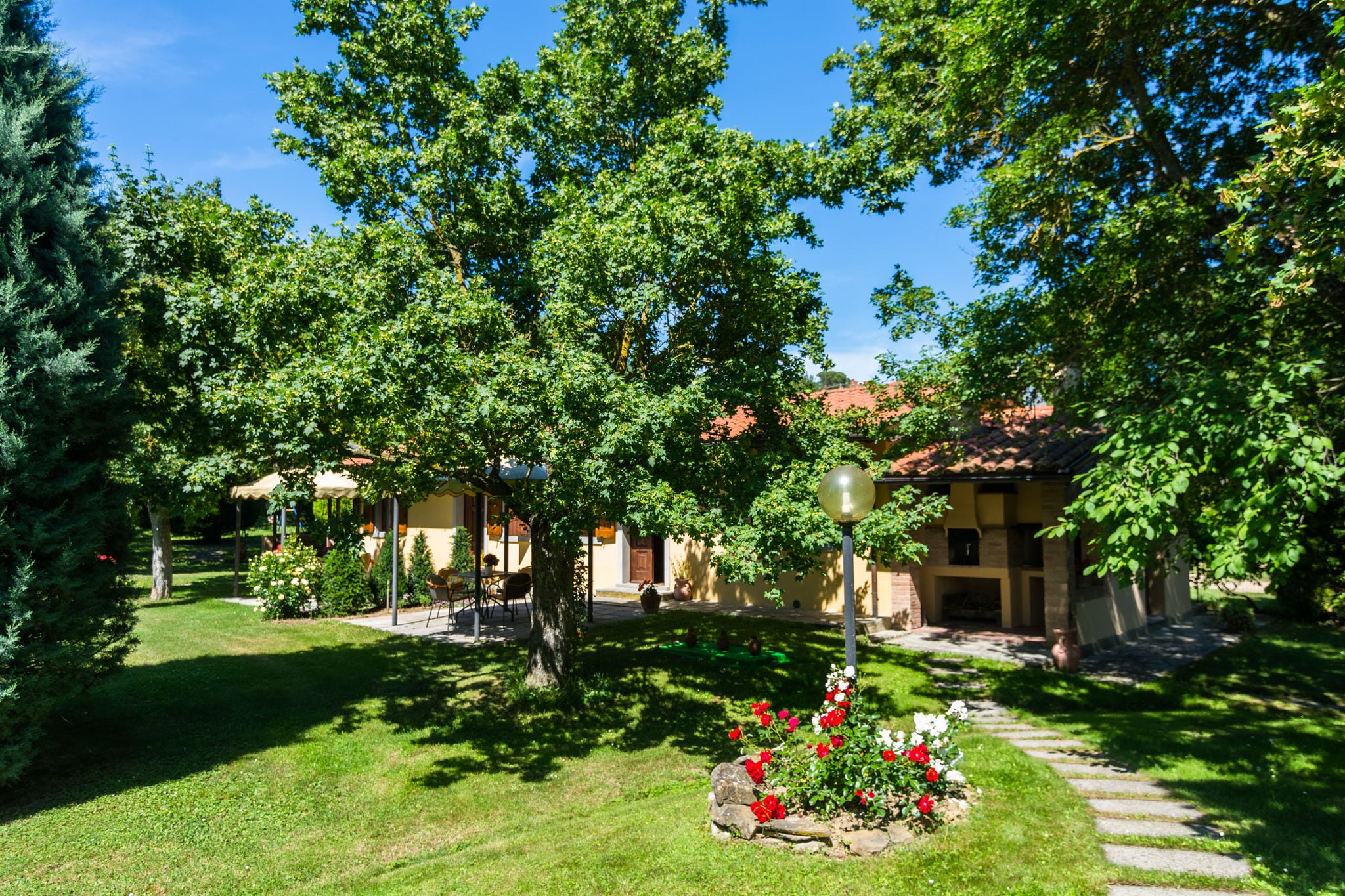 Spacious Farmhouse in Castiglion Fiorentino with Garden