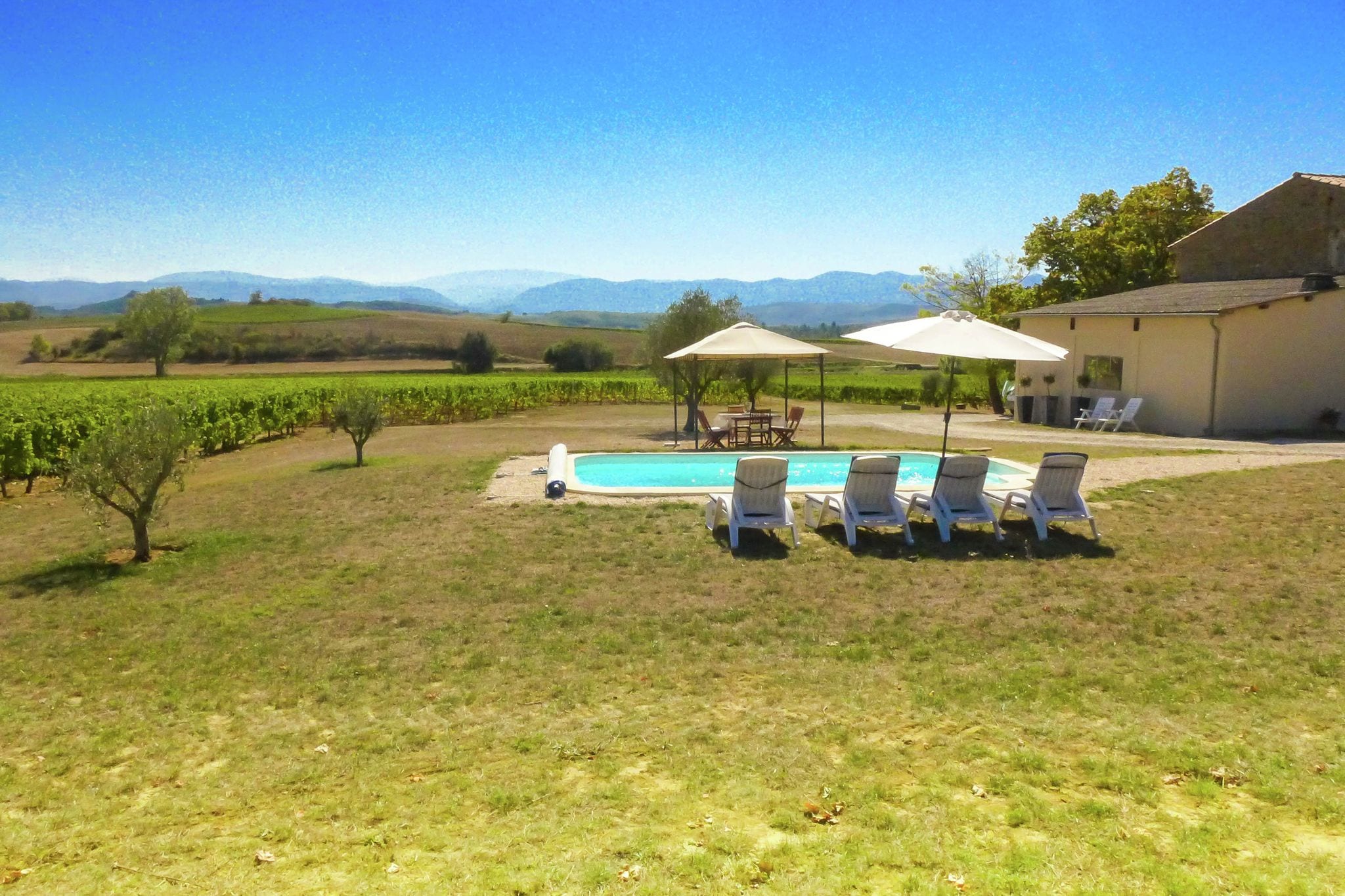 Authentieke vakantiewoning op wijndomein met privézwembad in Zuid-Frankrijk