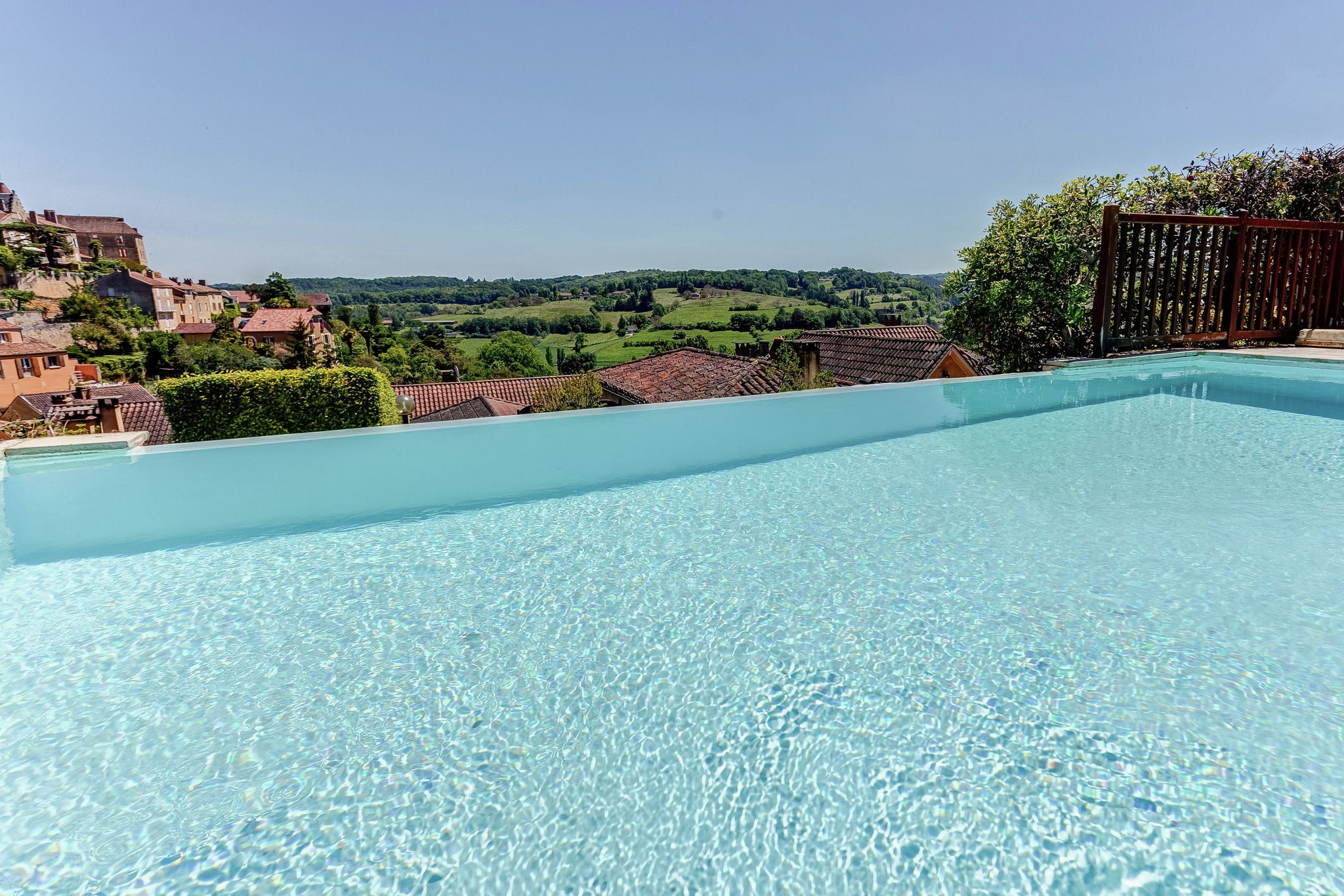 Magnificent holiday home with stunning view on medieval Belvès