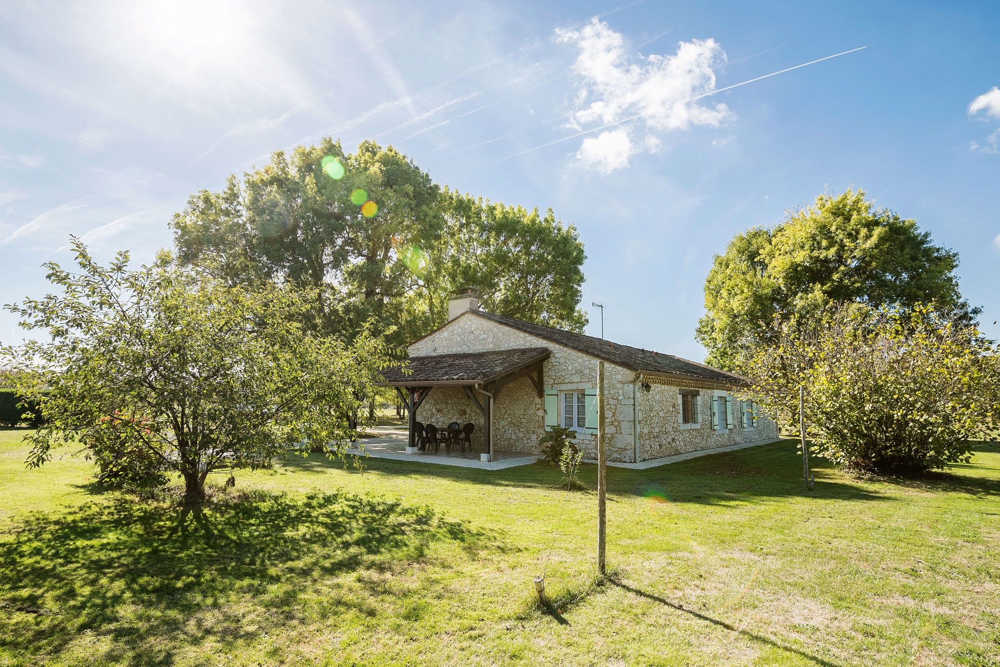 Spacieuse maison de vacances avec terrasse à Saint-Nexans