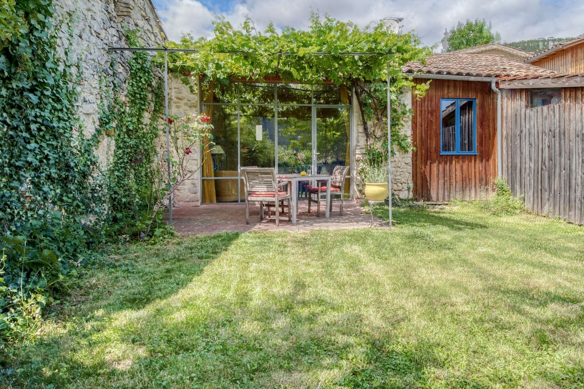 Cozy Holiday Home in Marignac-en-Diois with Garden
