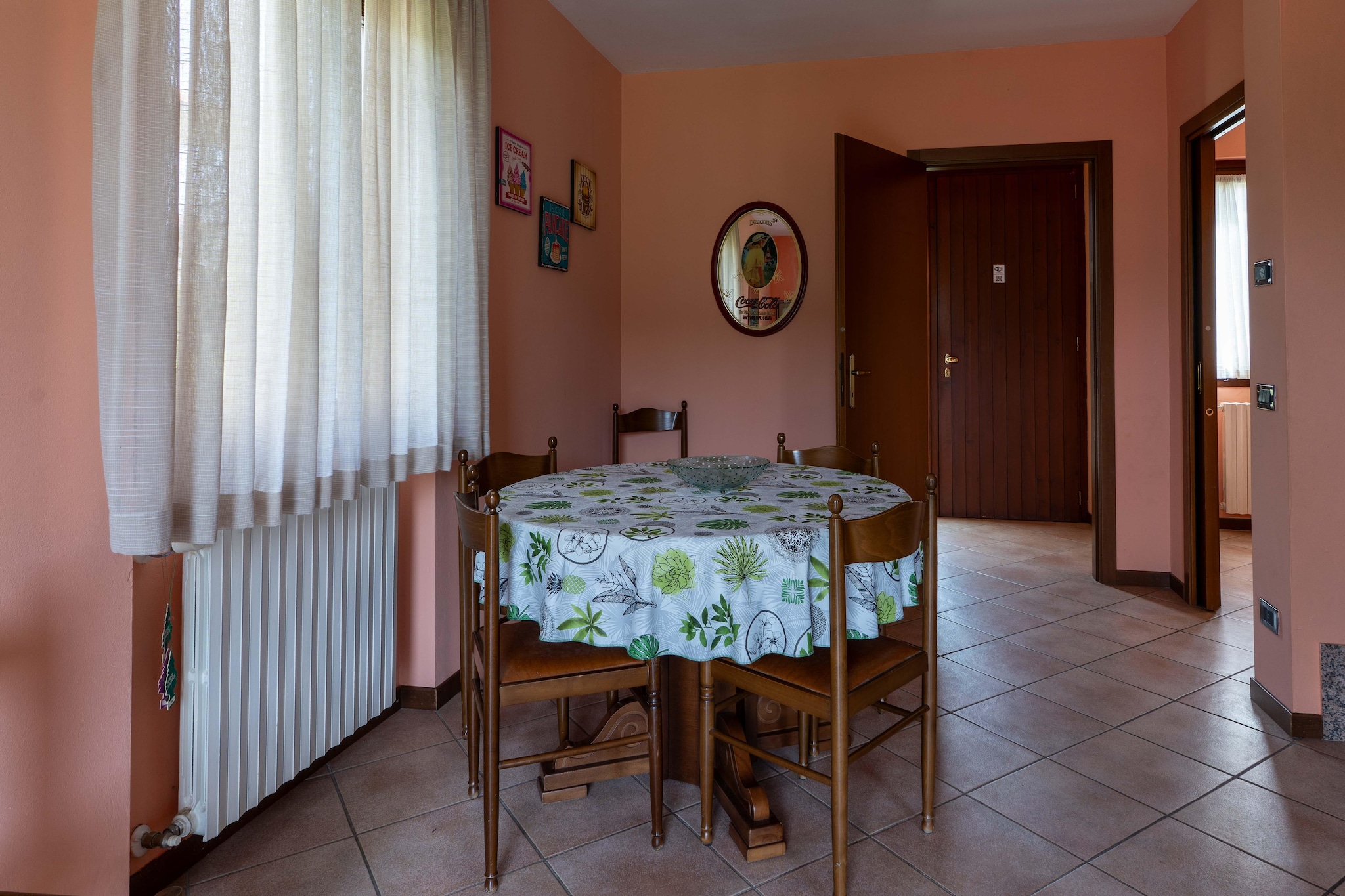 Casa Flora 4 app-Eetkamer
