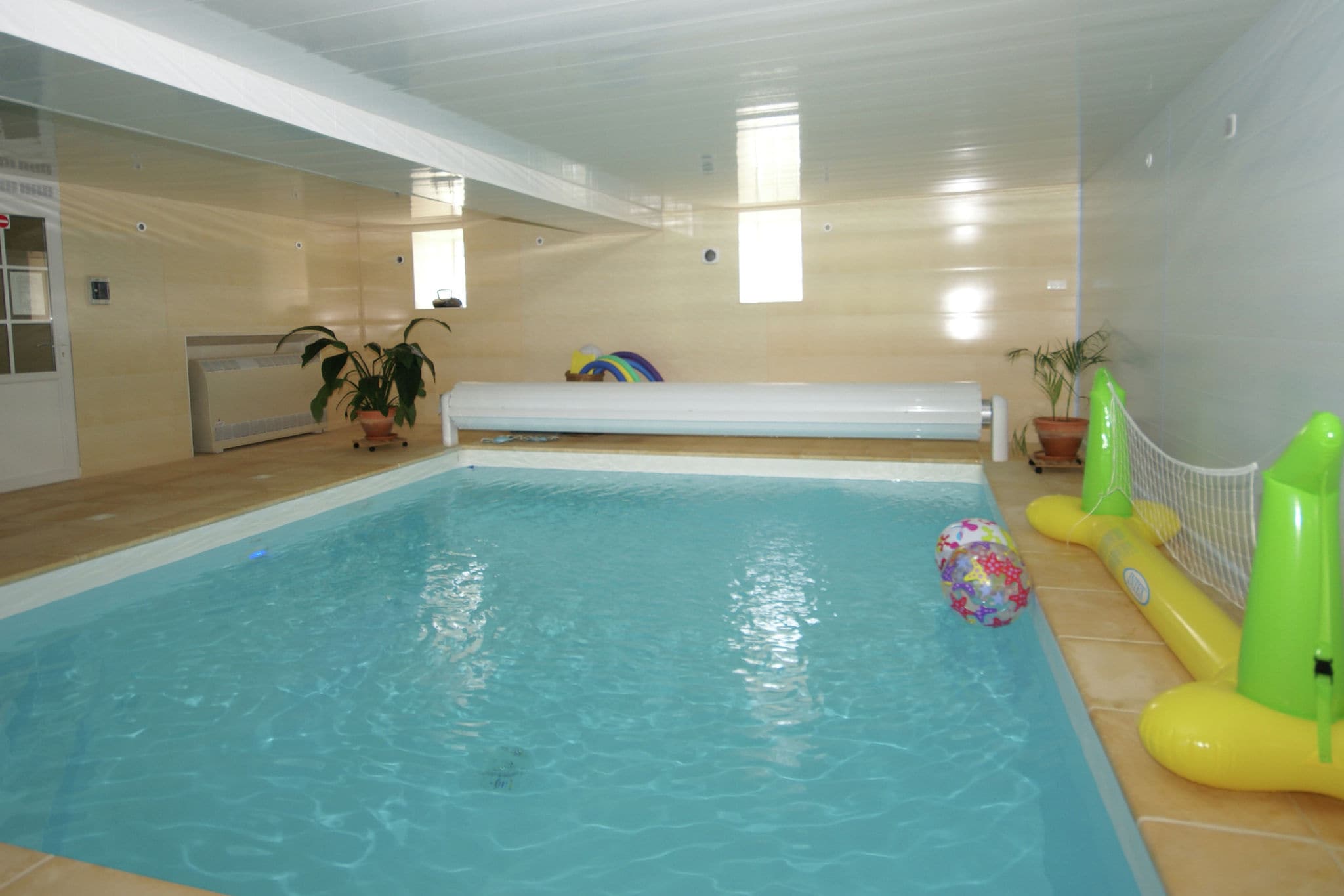 Maison de vacances paisible à Vignol avec piscine chauffée