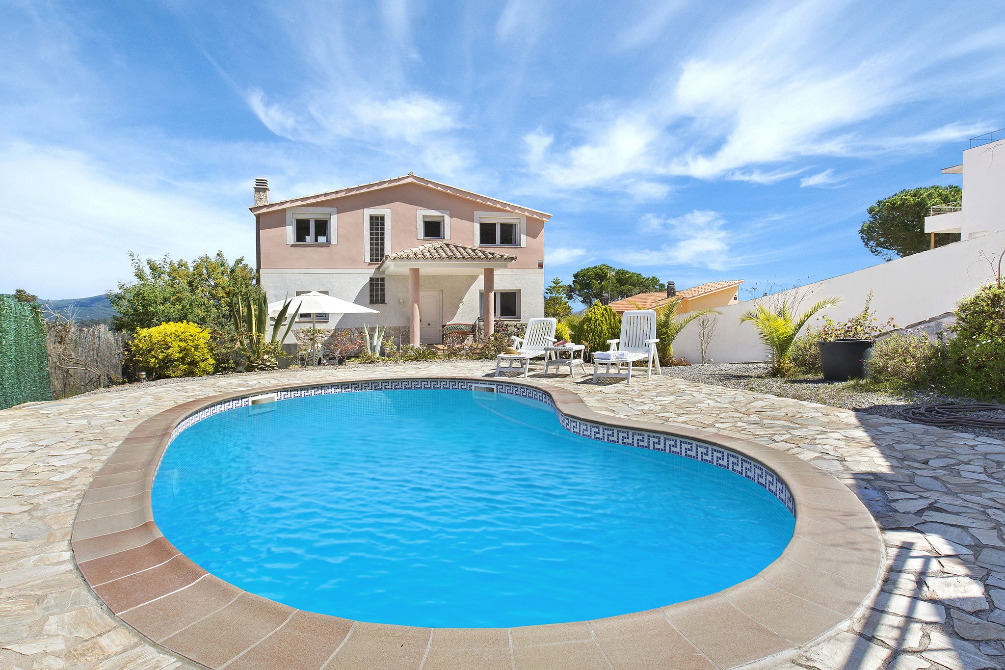 Confortable villa proche de Lloret De Mar, piscine privée