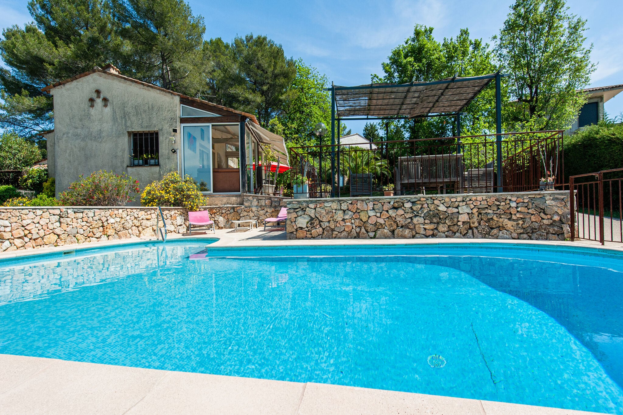 Moderne villa in Mougins met privézwembad