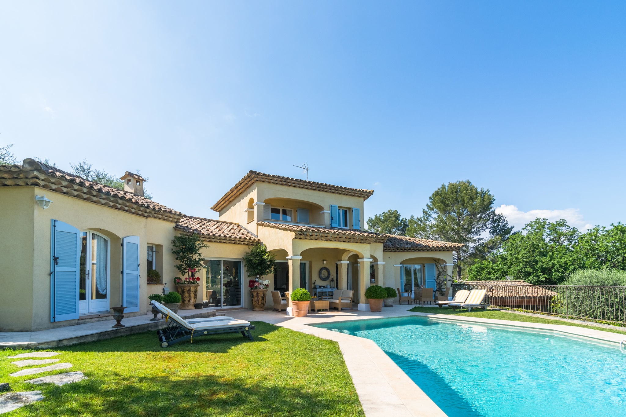 Luxurious villa with internet and private swimming pool, near Grasse (12 km)