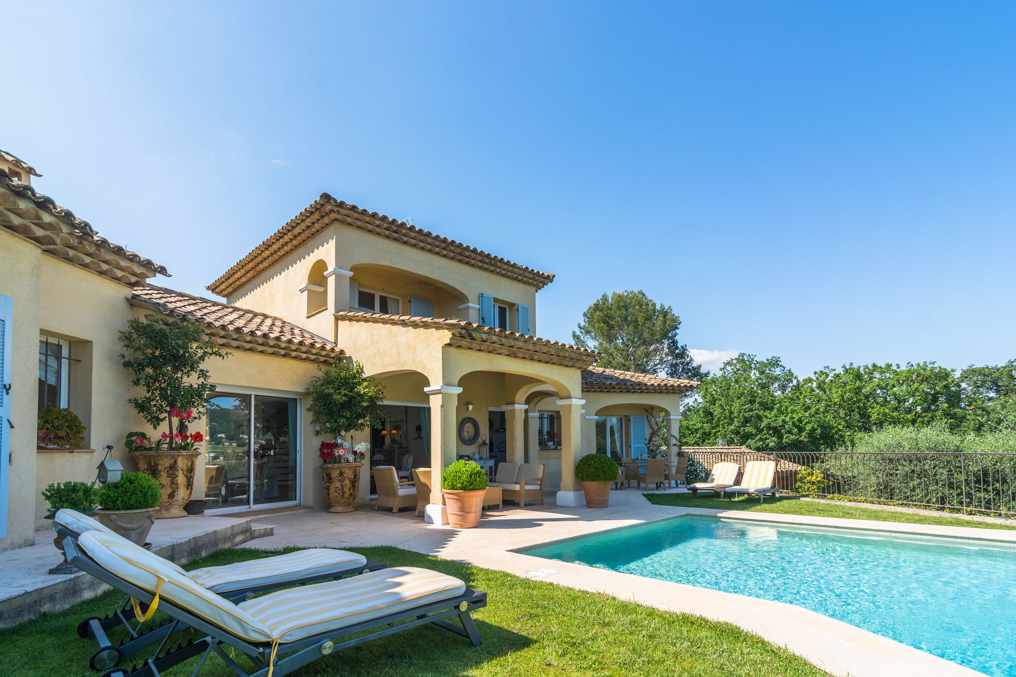 Luxurious villa with internet and private swimming pool, near Grasse (12 km)