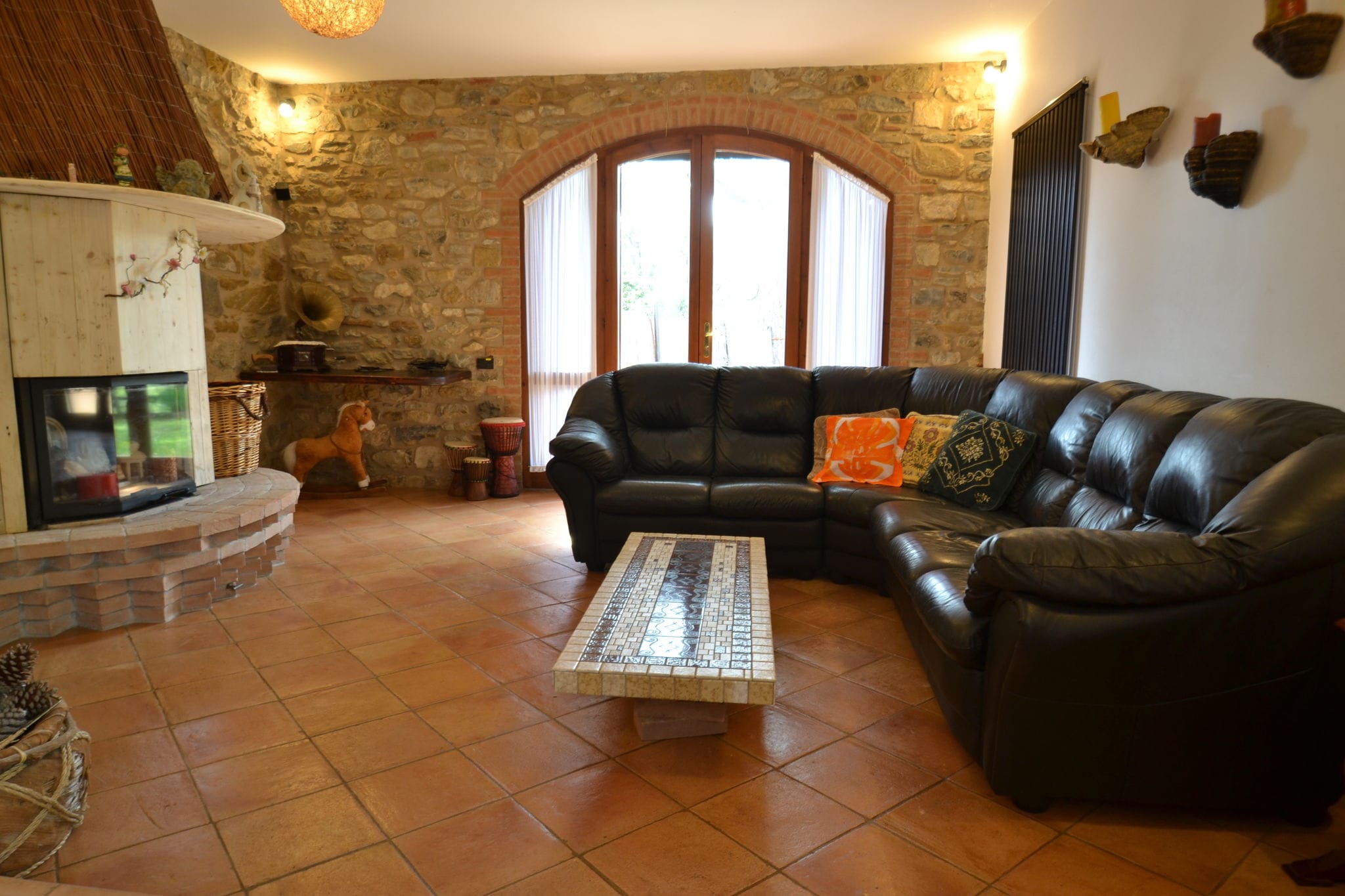 Charming Villa in Suvereto with Jacuzzi