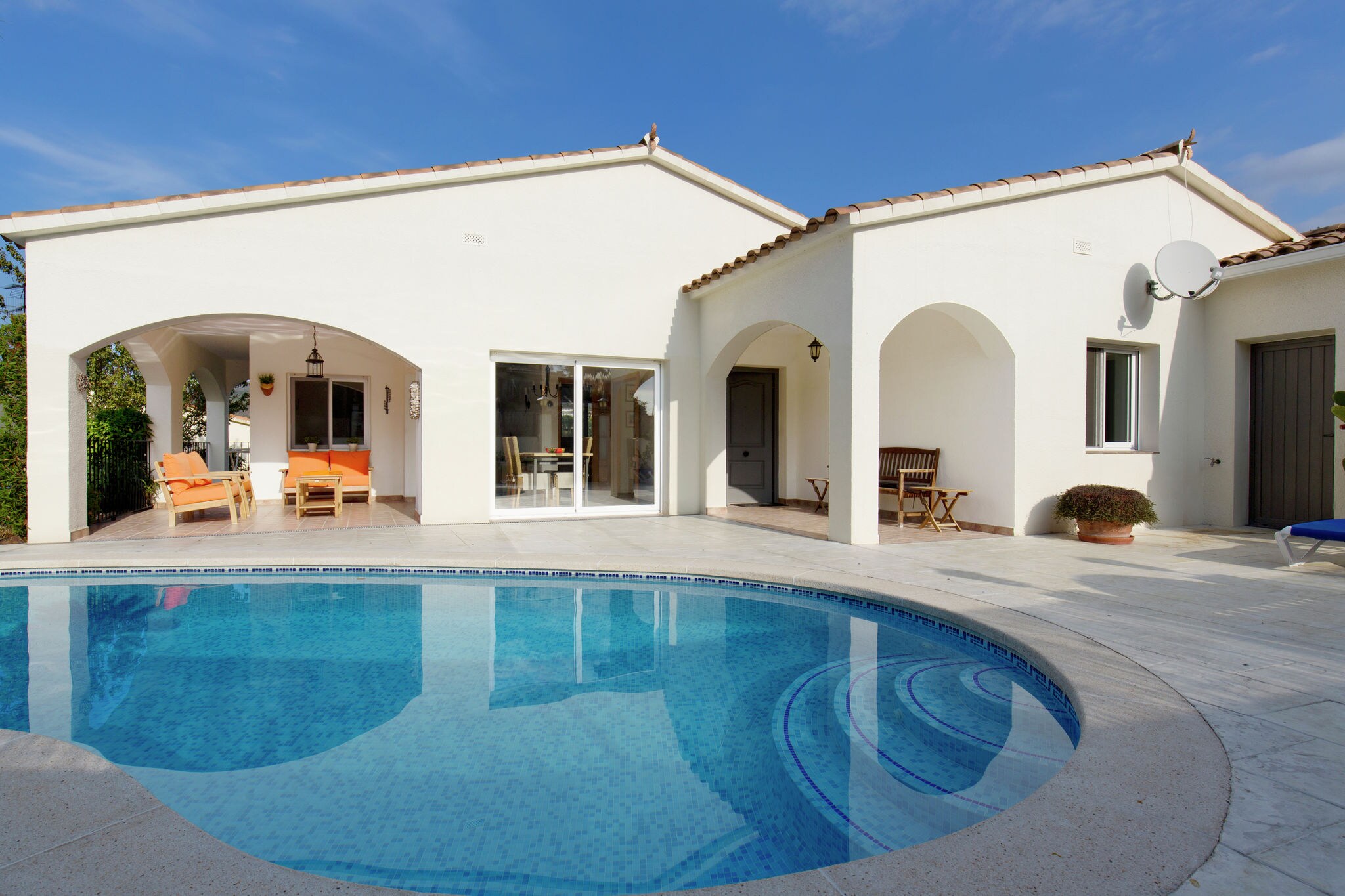 Luxuriöse Villa in der Nähe von Calonge mit Sonnenterrasse