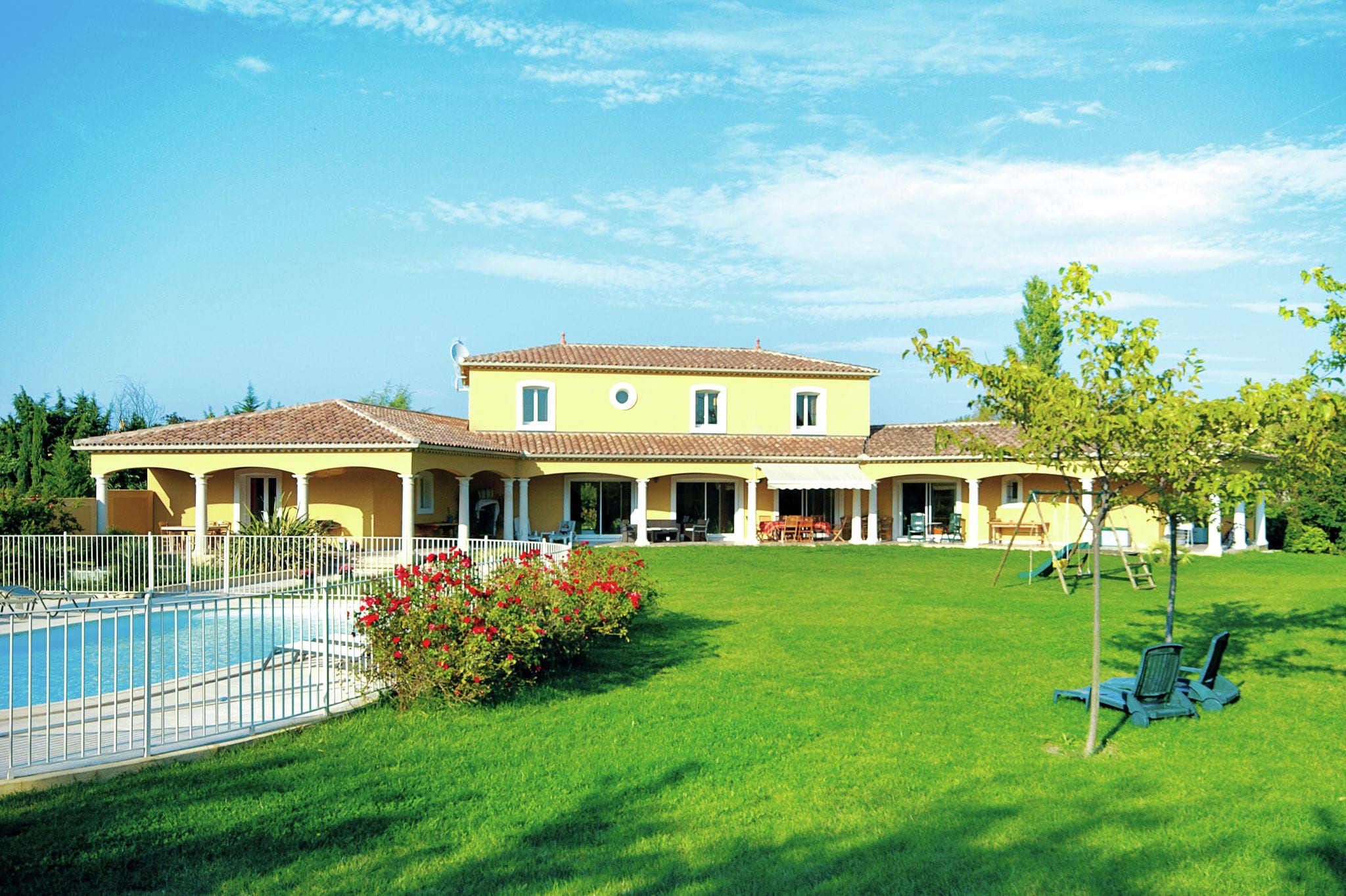 Provencal villa in L'Isle-sur-la-Sorgue with swimming pool