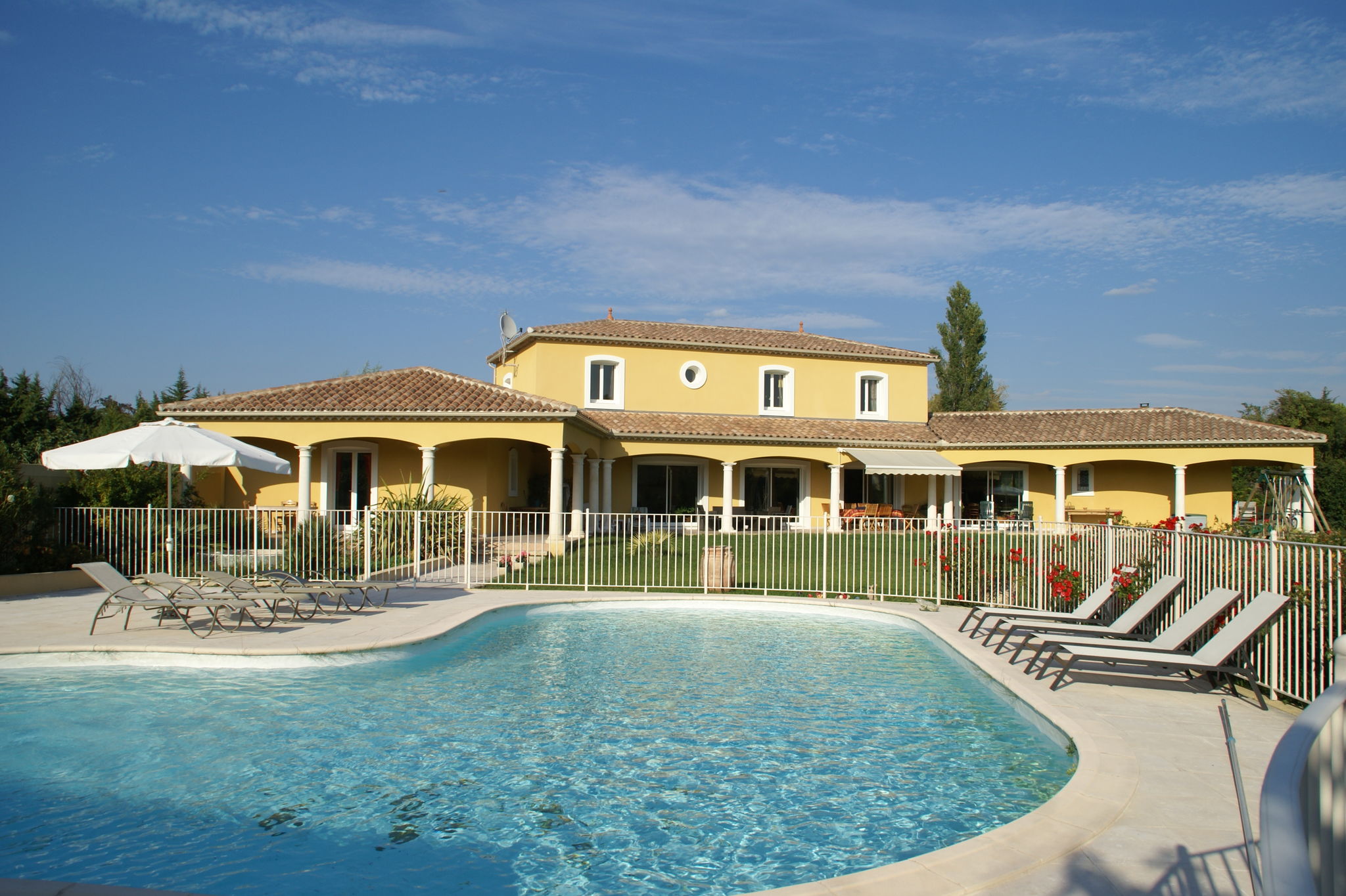 Provençaalse villa in L'Isle-sur-la-Sorgue met zwembad