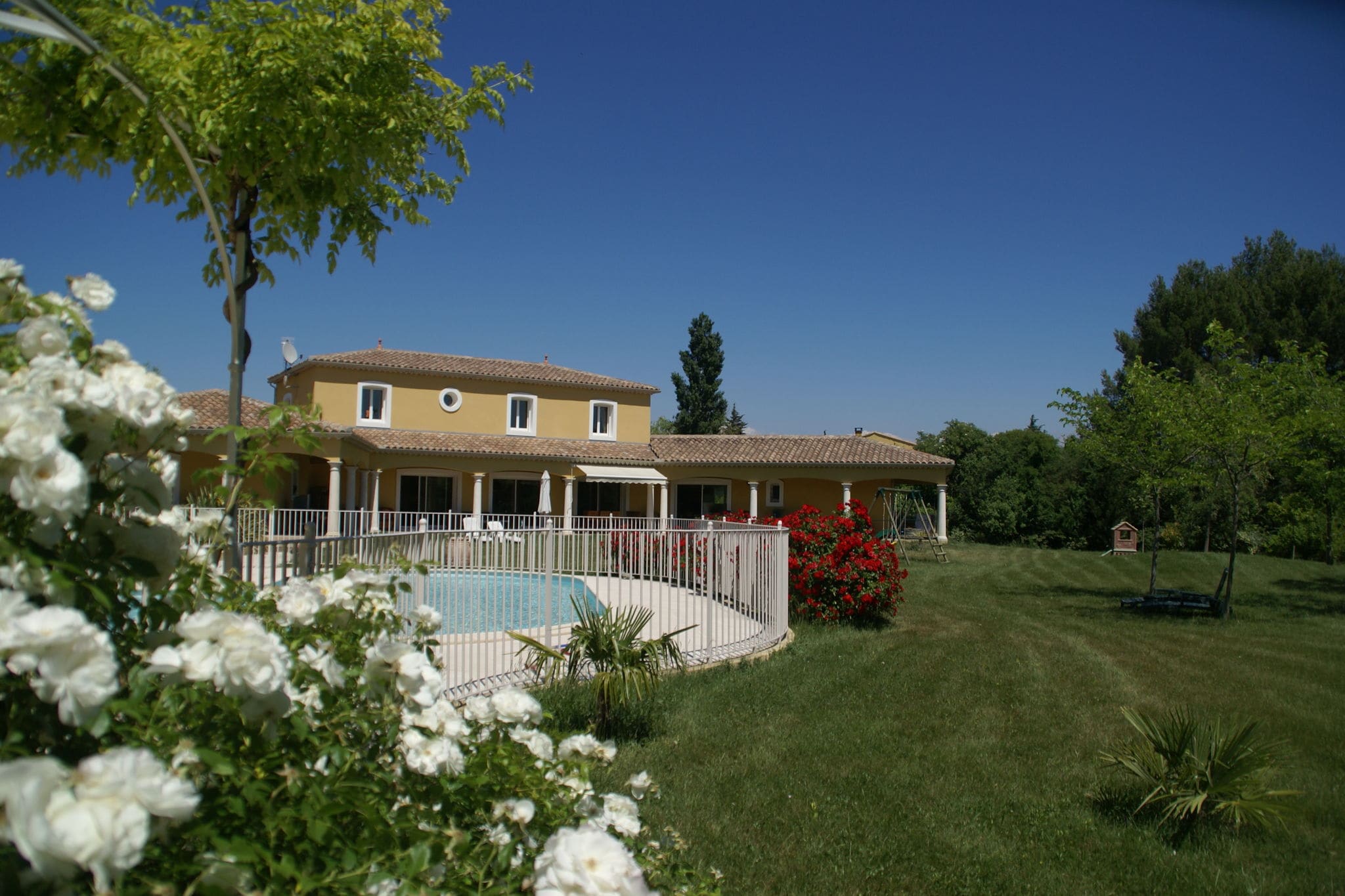 Provençaalse villa in L'Isle-sur-la-Sorgue met zwembad