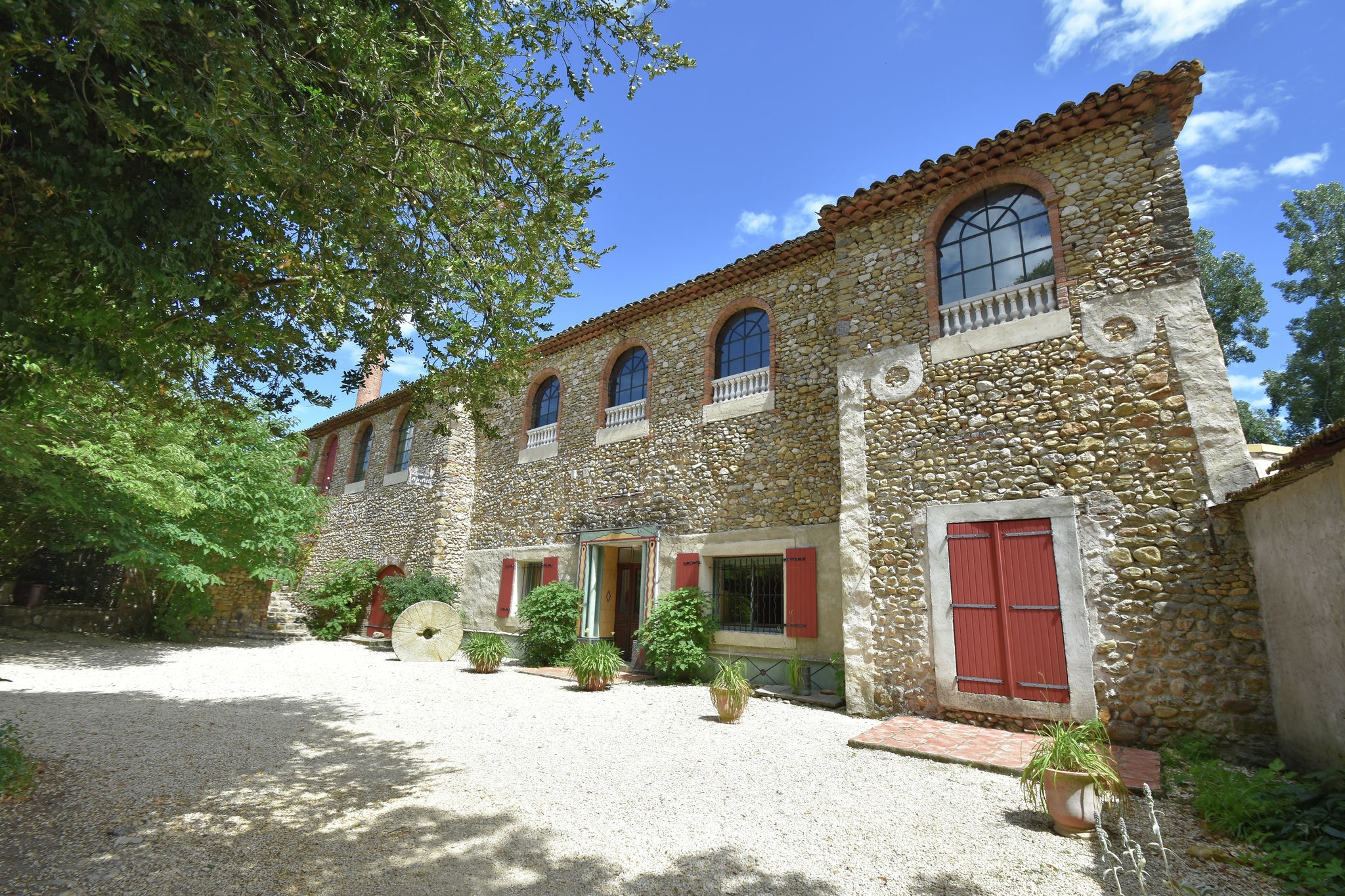 Magnificent Villa in Les Mages with Jacuzzi