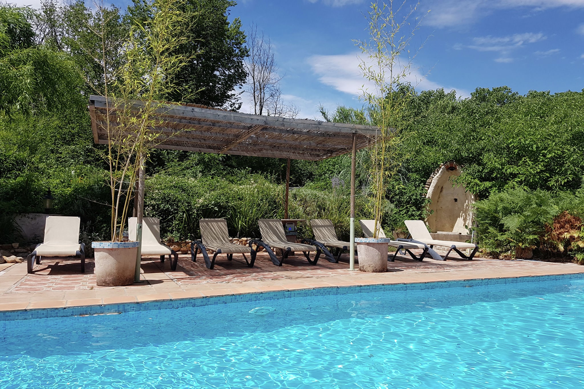 Authentieke villa in Les Mages met zwembad en bubbelbad