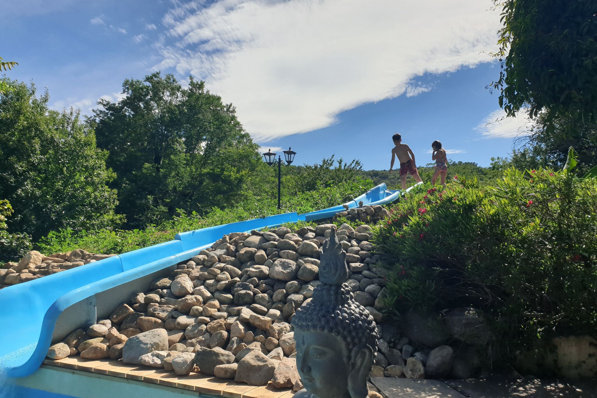Authentieke villa in Les Mages met zwembad en bubbelbad