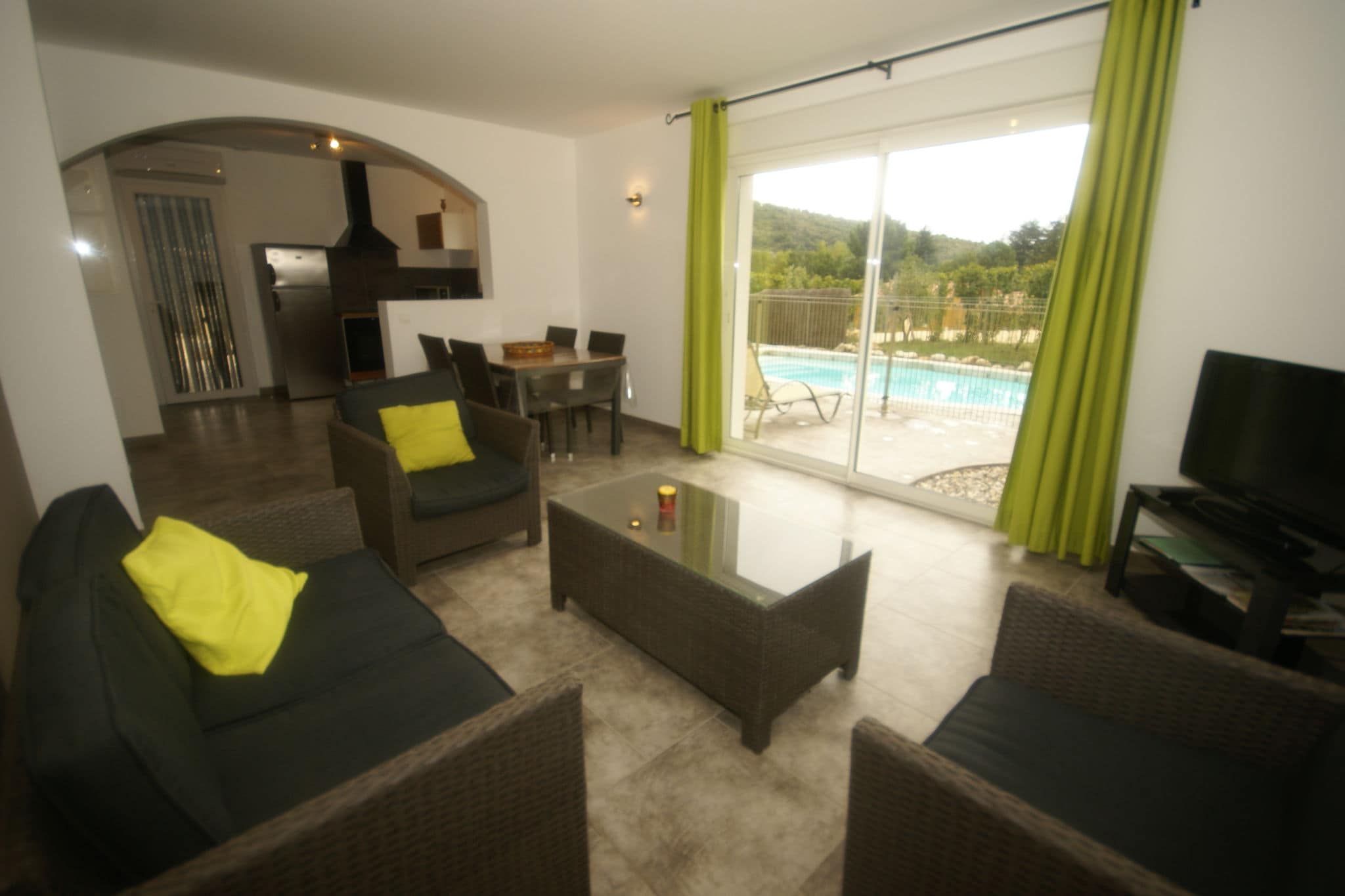 Confortable villa avec piscine privée à Sampzon