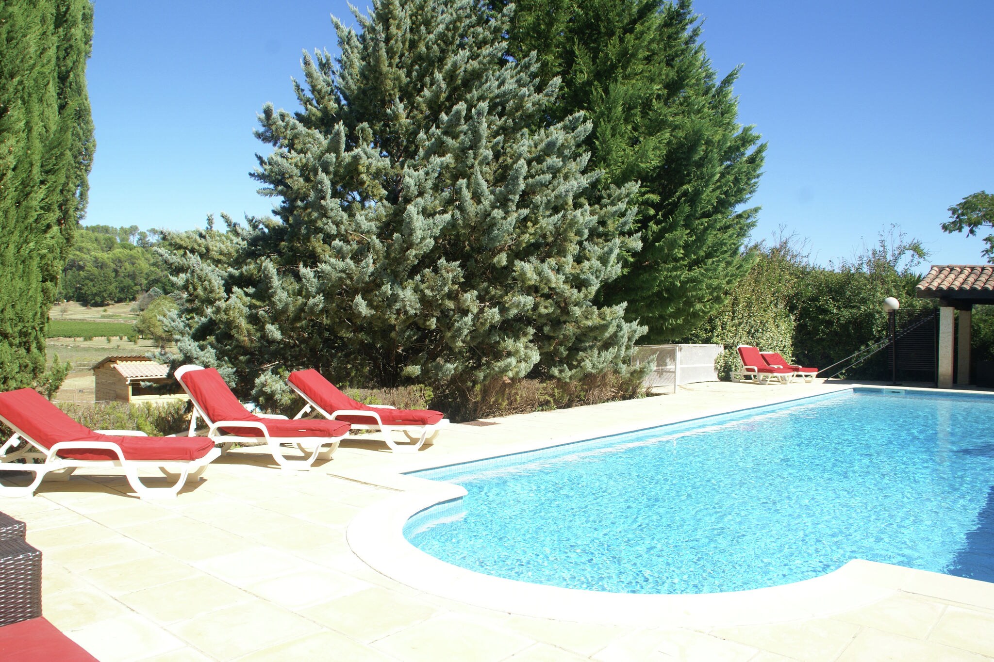 Fraaie villa in Lorgues met groot, omheind privézwembad