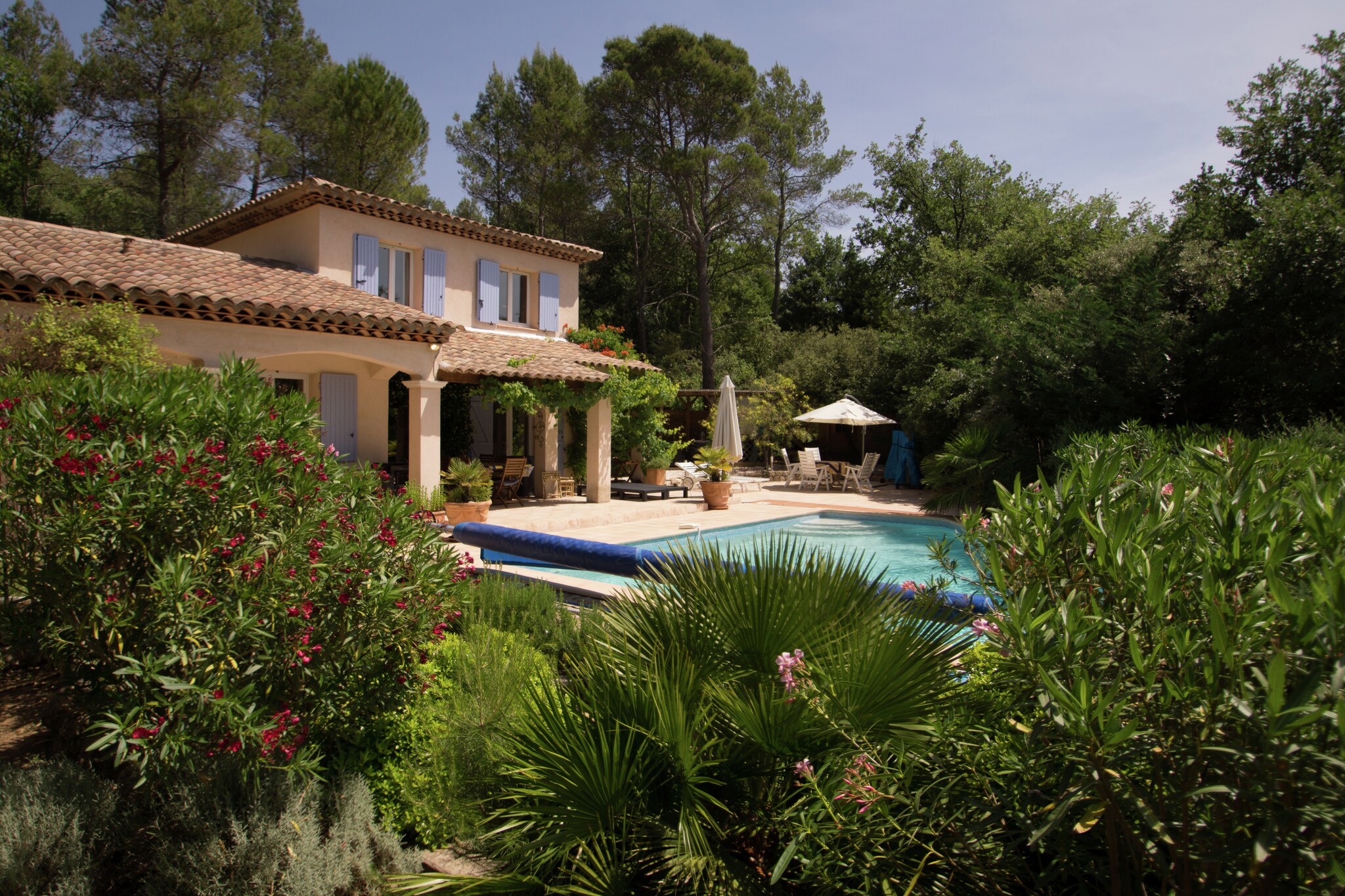 Inviting villa in Lorgues with private pool