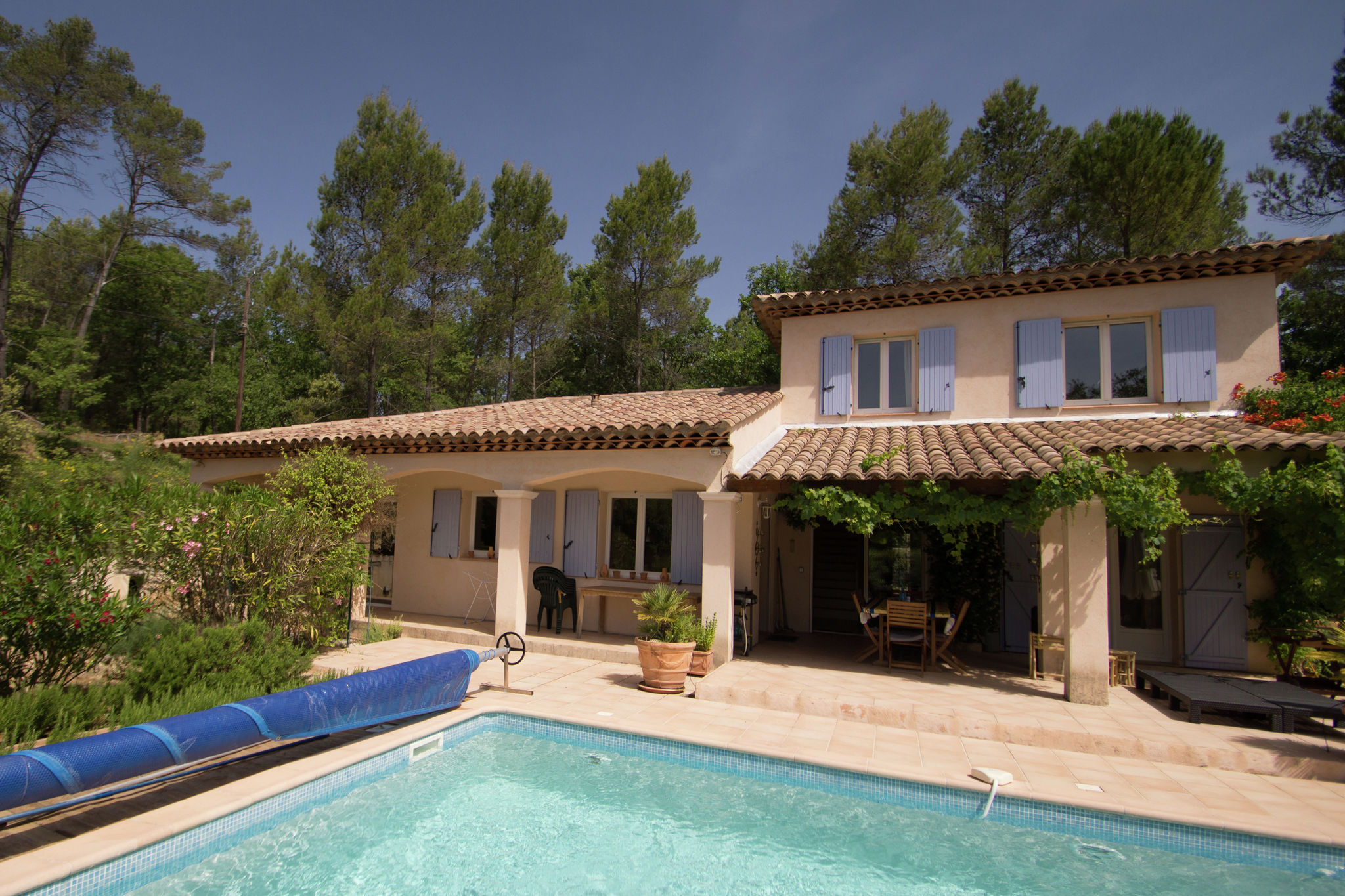 Inviting villa in Lorgues with private pool