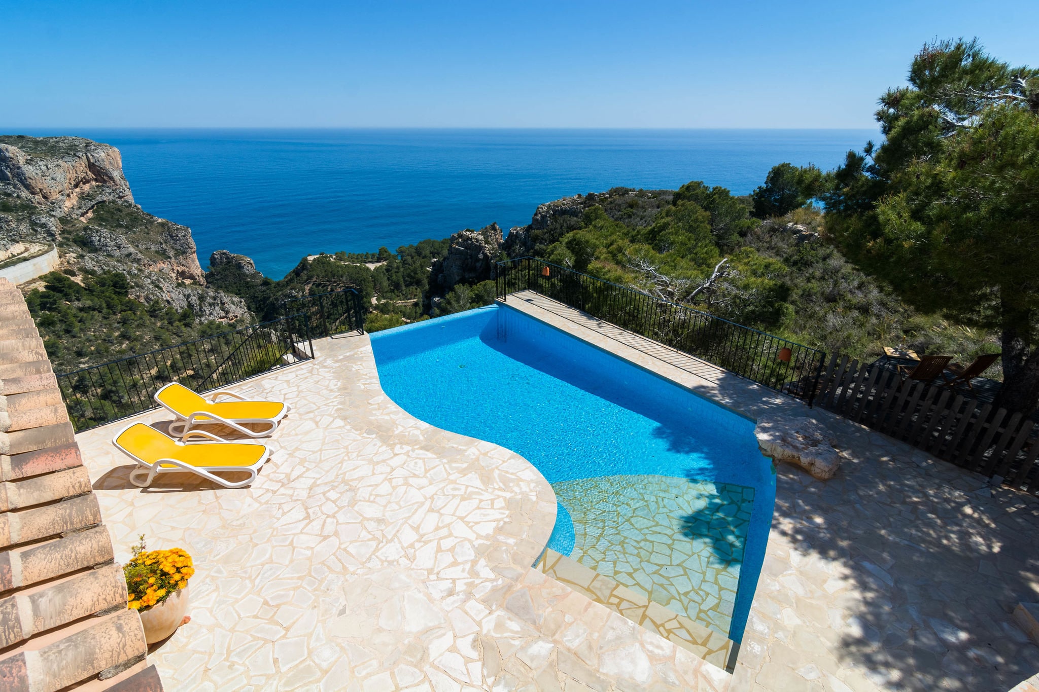 Mooie vakantiewoning 6p met infinity pool , fenomenaal uitzicht op zee