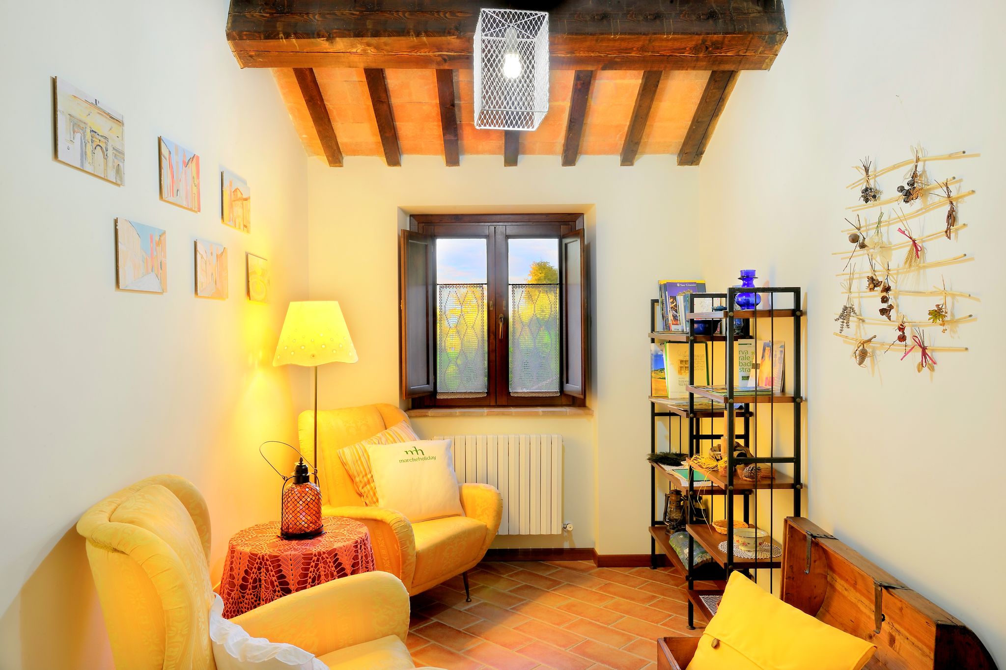 Charming Villa in Monte San Martino with Swimming Pool