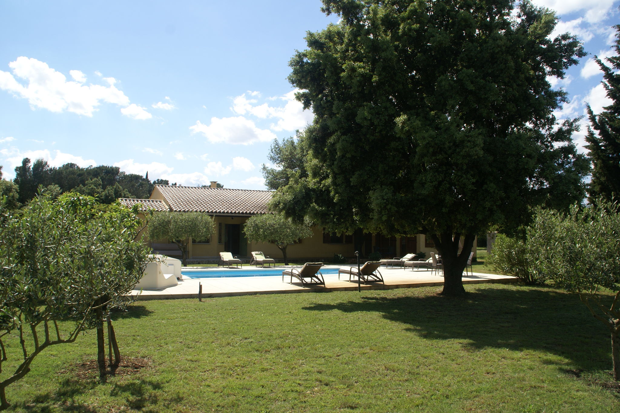 Gemütliche Villa in Sorgues mit Pool