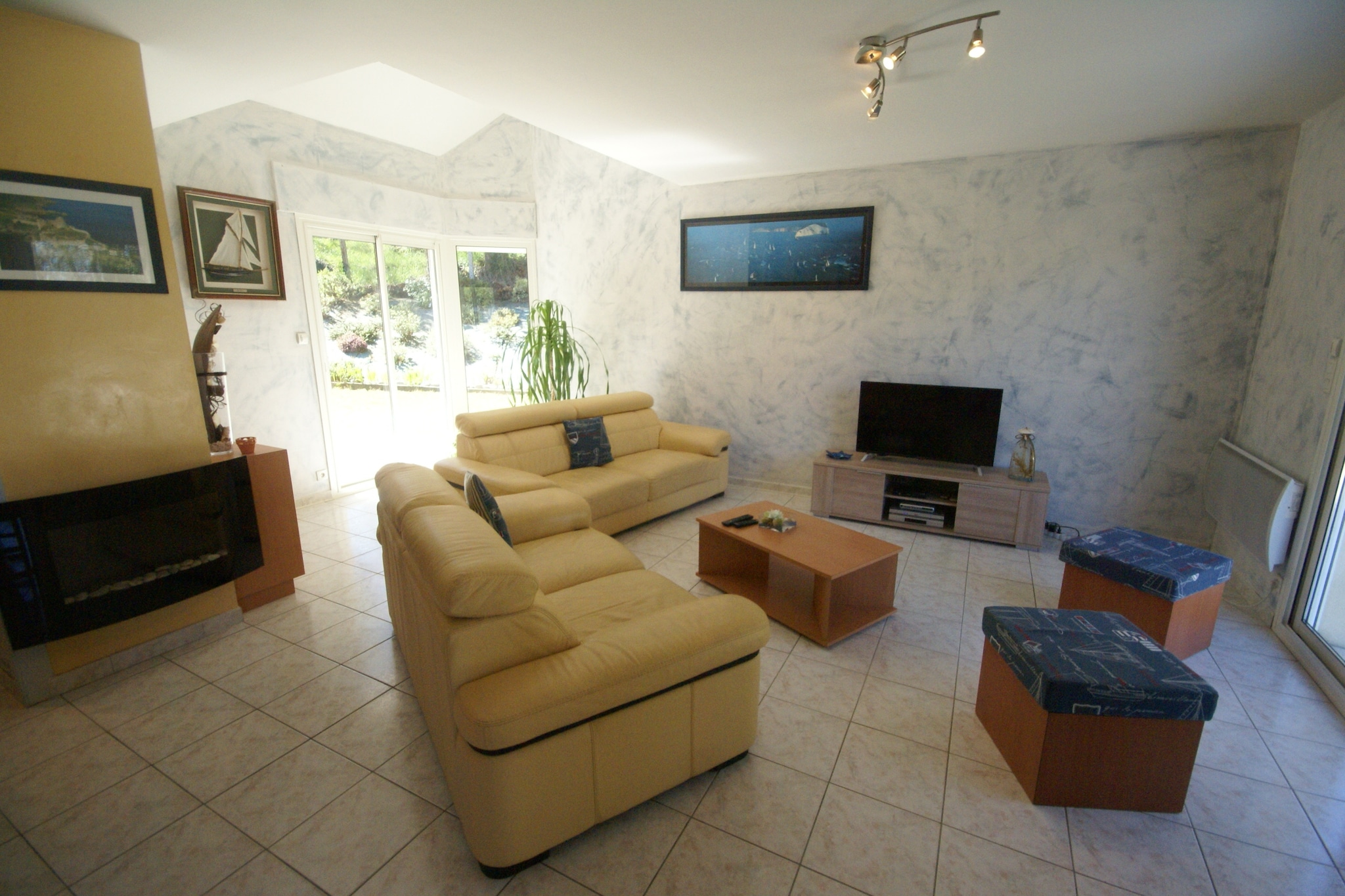 Plurien-Living room