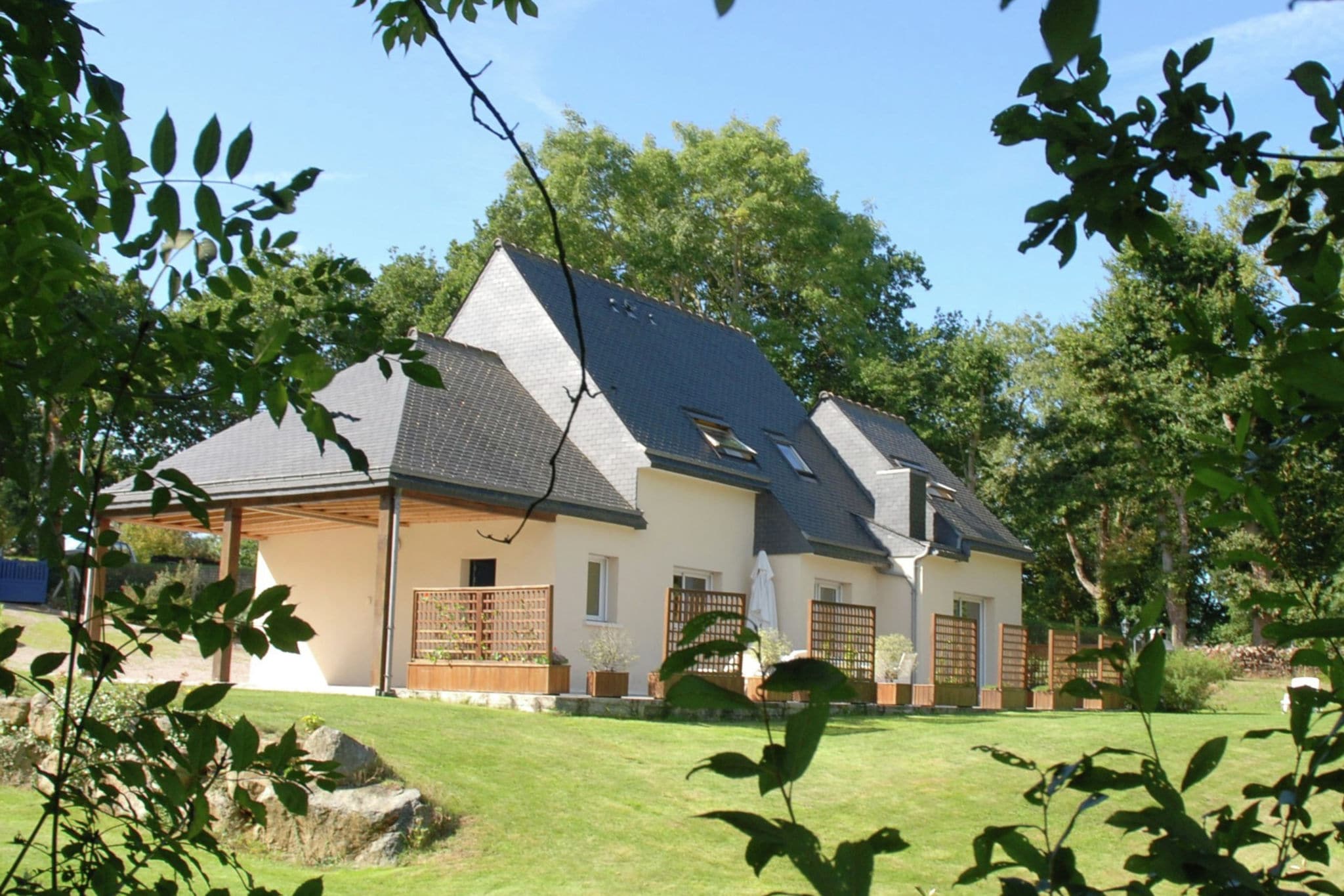 Mooi, vrijstaand vakantiehuis met riante tuin in Bretagne 1 km van het strand