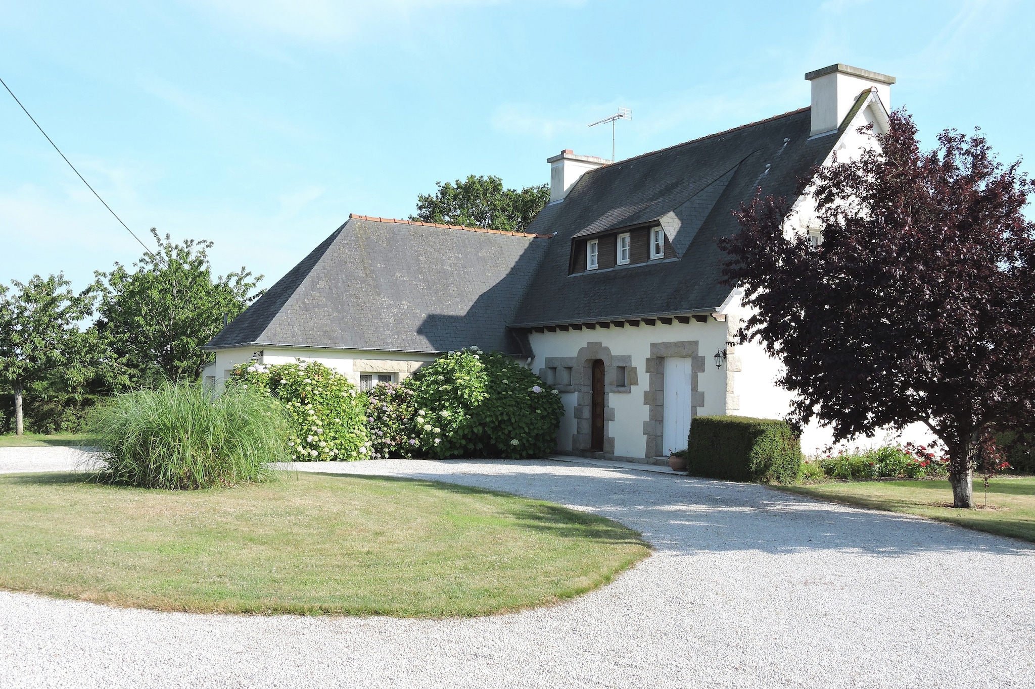 Located just 10 km from the sandy shores of Sables-d'Or-les-Pins and 35 km from the historic town of Dinan, this inviting holiday home in Hénansal is a wonderful base for discovering North Brittany. Families will enjoy scenic walks at Cap Fréhel (19 km) and Cap Erquy (12.4 km), castle visits in Montcontour (30 km), and canoeing on the Arguenon River in Plancoët (20 km). Dinard (37 km) offers boat trips along the Rance, while medieval St Malo (42 km) enchants with its ramparts and charming streets.

The spacious grounds feature a lush grass garden surrounded by trees and shrubs, offering plenty of sunny spots to relax while children play freely. Comfortable outdoor furniture invites you to unwind with a book or enjoy a drink by the fireplace in the cozy living area. The property also includes a large, enclosed yard for secure parking, adding convenience to your stay.

Essential amenities are close by, with shops in Hénansal (4 km), restaurants within 6–12 km, and a public swimming pool in Lamballe (15 km). Whether you're exploring coastal paths, enjoying local cuisine, or simply relaxing in nature, this peaceful holiday home offers the perfect blend of comfort, charm, and access to Brittany’s treasures.

Note: This house is not suitable for people with reduced mobility or those using walkers or wheelchairs