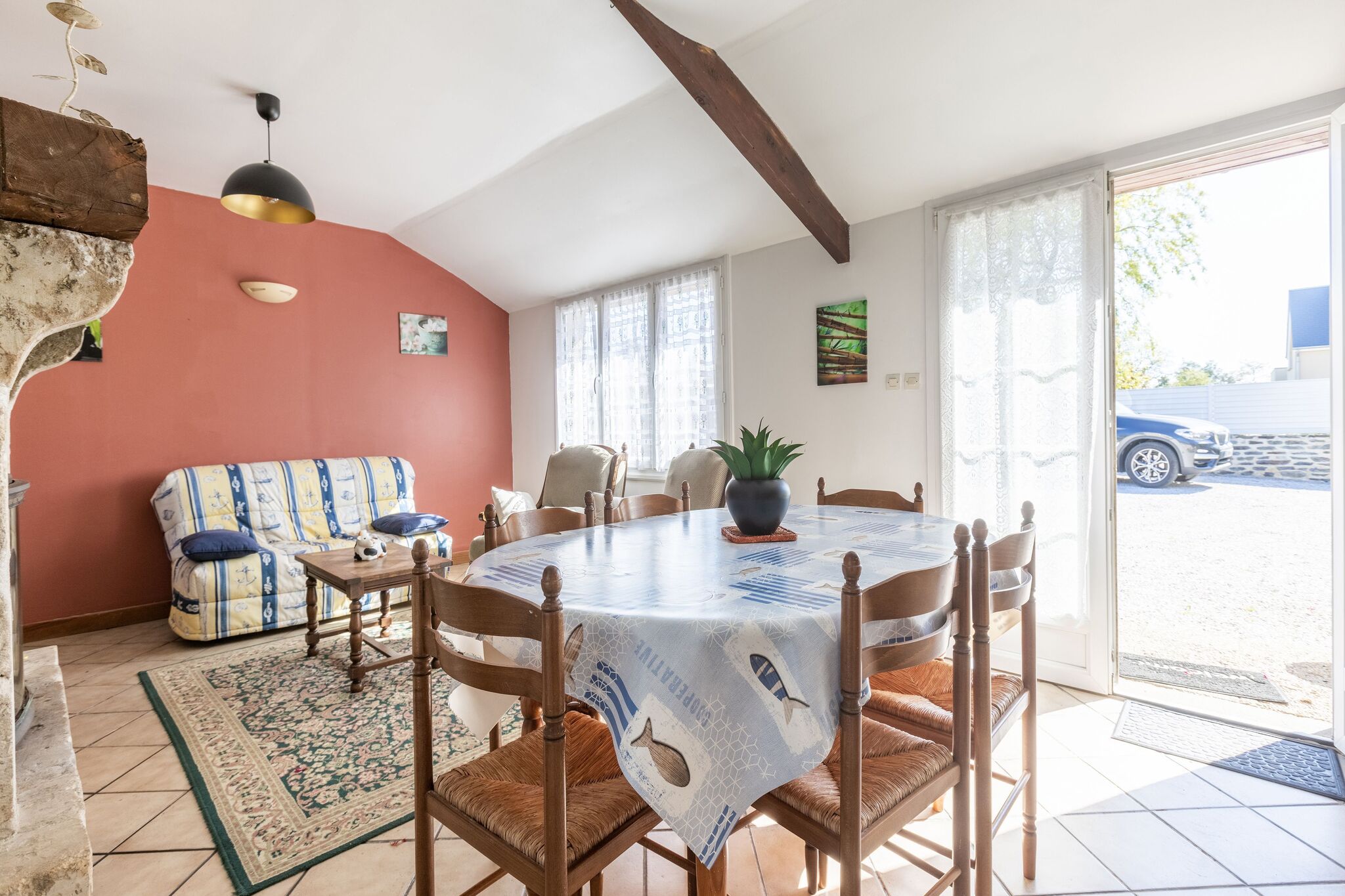 Comfortabel vakantiehuis in Montaigu-la-Brisette met tuin