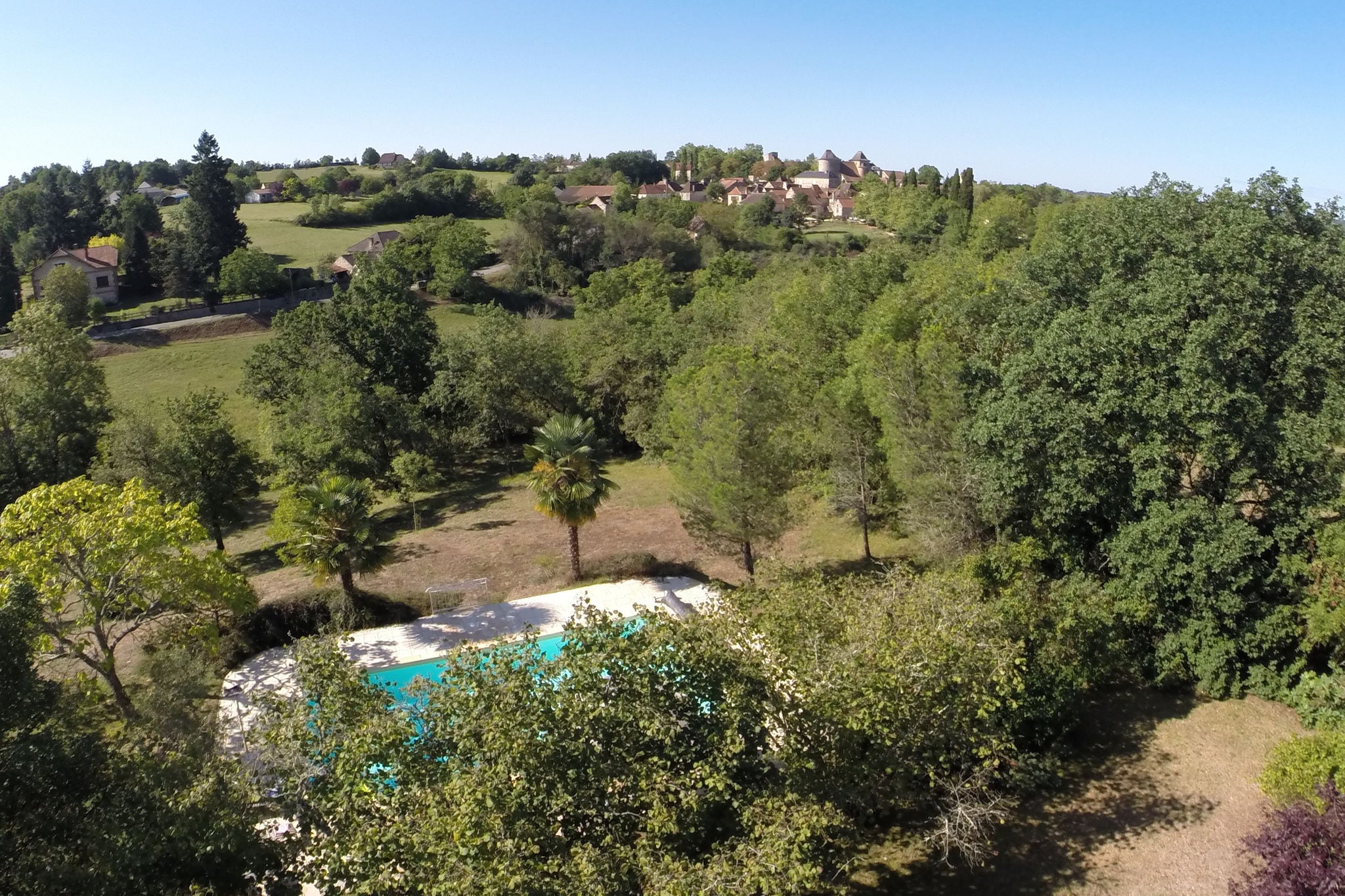 Idyllisches Ferienhaus in Thédirac mit Swimmingpool