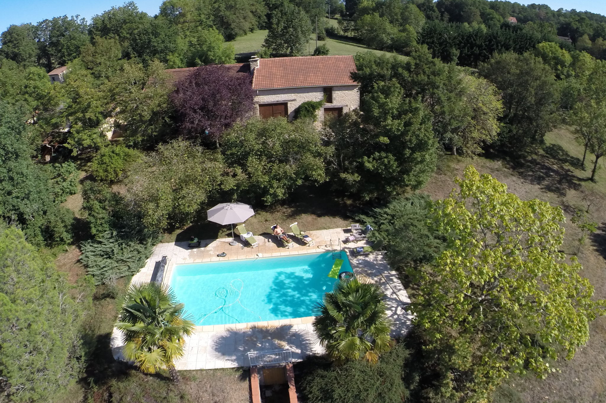 Charmante maison de vacances avec piscine à Thédirac