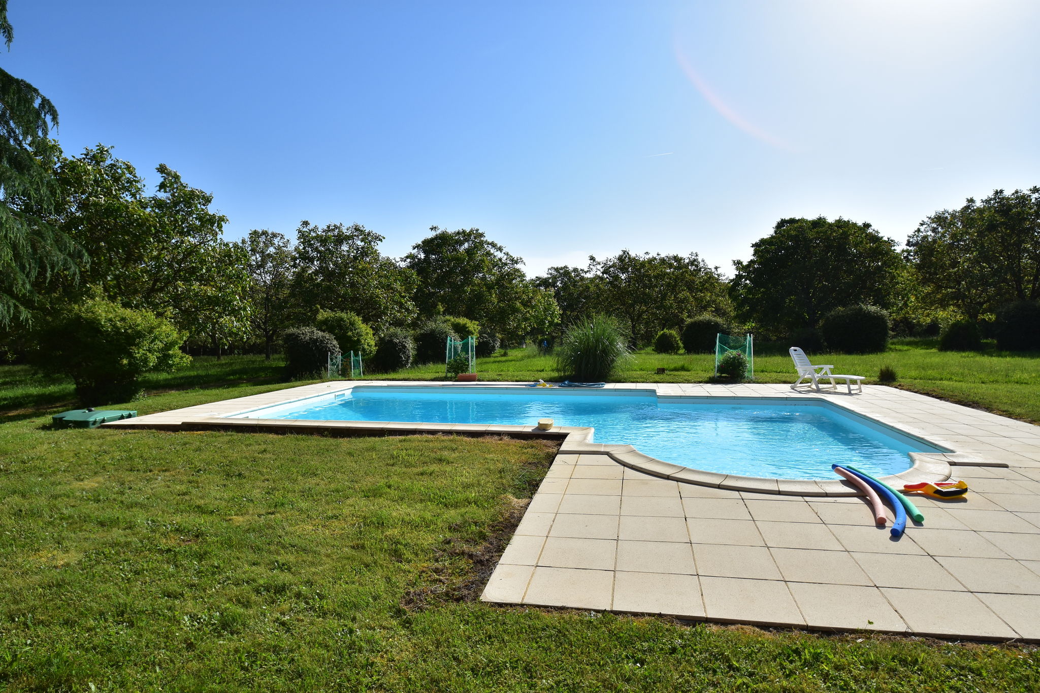 Vieille maison de vacances avec piscine privée à Orliac