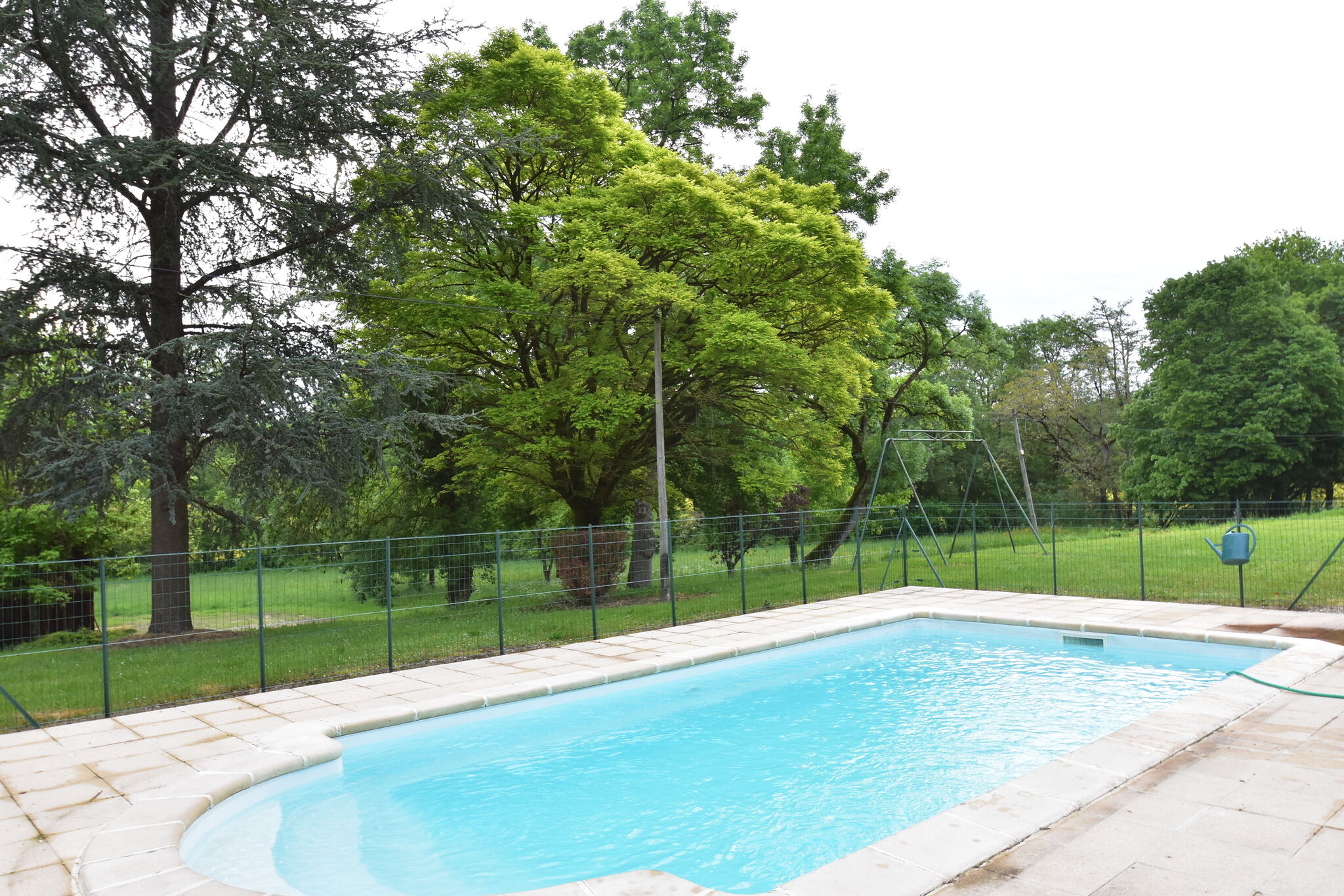 Maison de vacances spacieuse avec piscine privée à Cuneges
