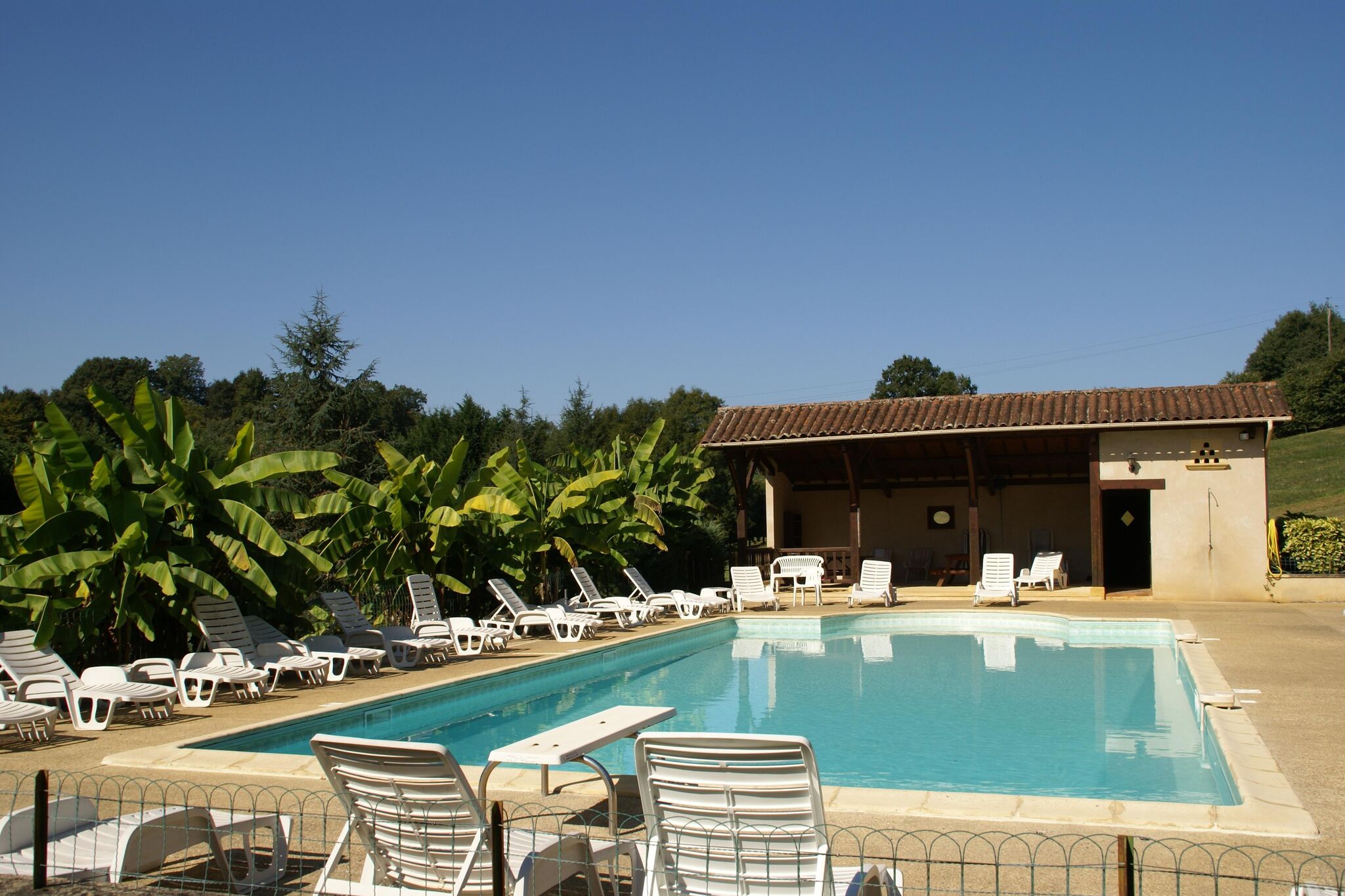 Elegantes Ferienhaus mit Swimmingpool in Prats-du-Périgord
